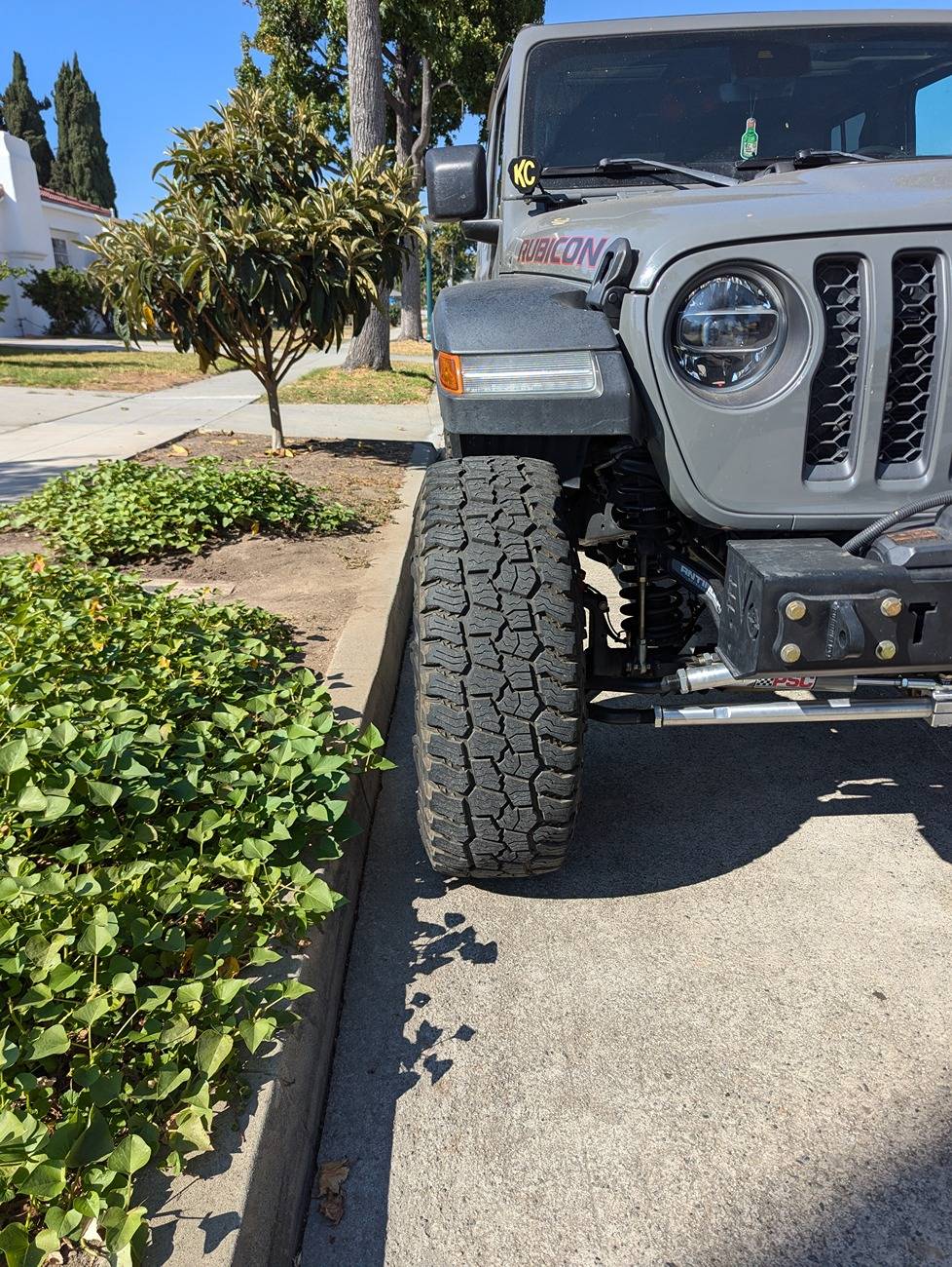 Jeep Gladiator AEV Dualsport HC vs Clayton overland plus PXL_20240922_222625271