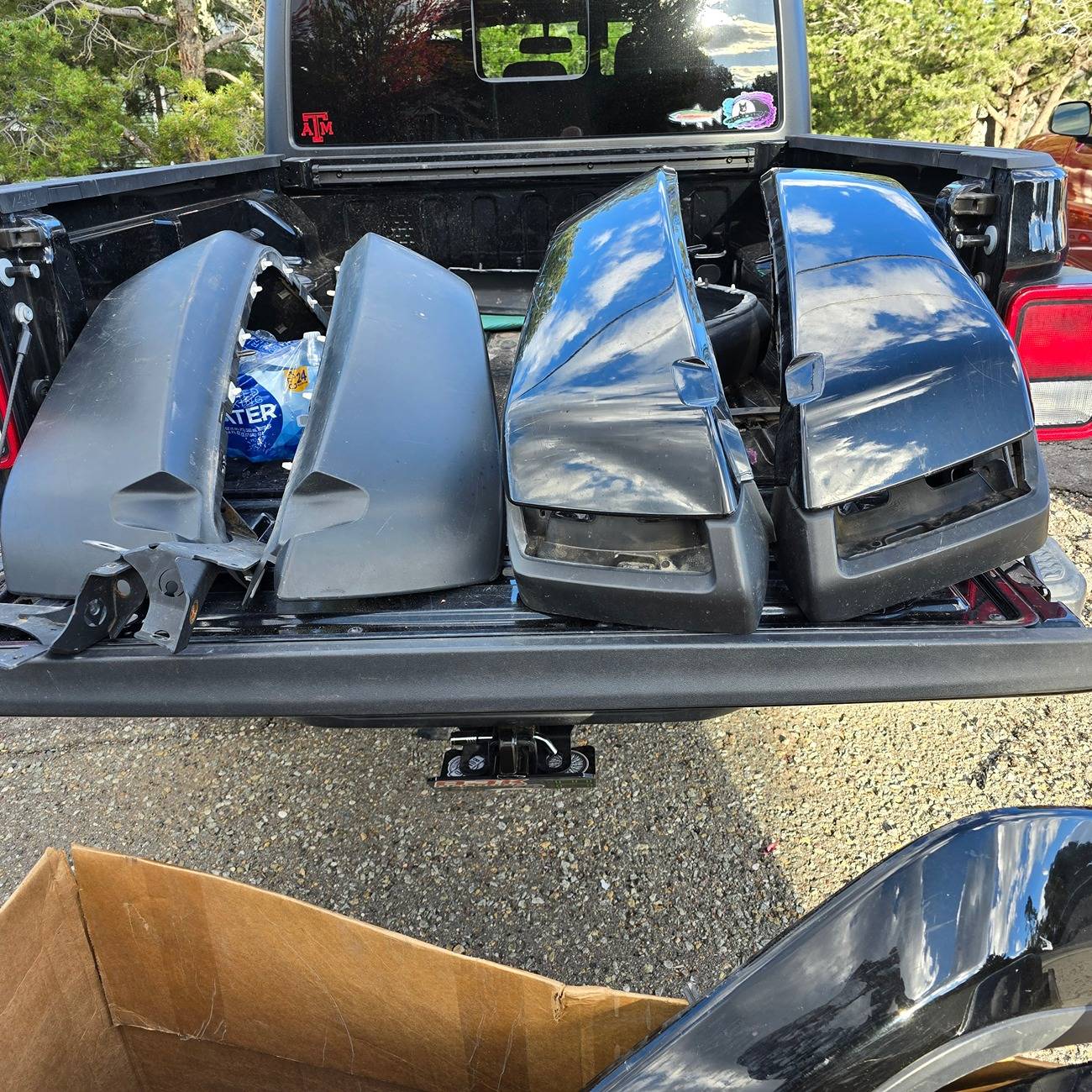Jeep Gladiator JTR front chopped fenders with brackets. JTW black painted fenders all four. 20240923_173324