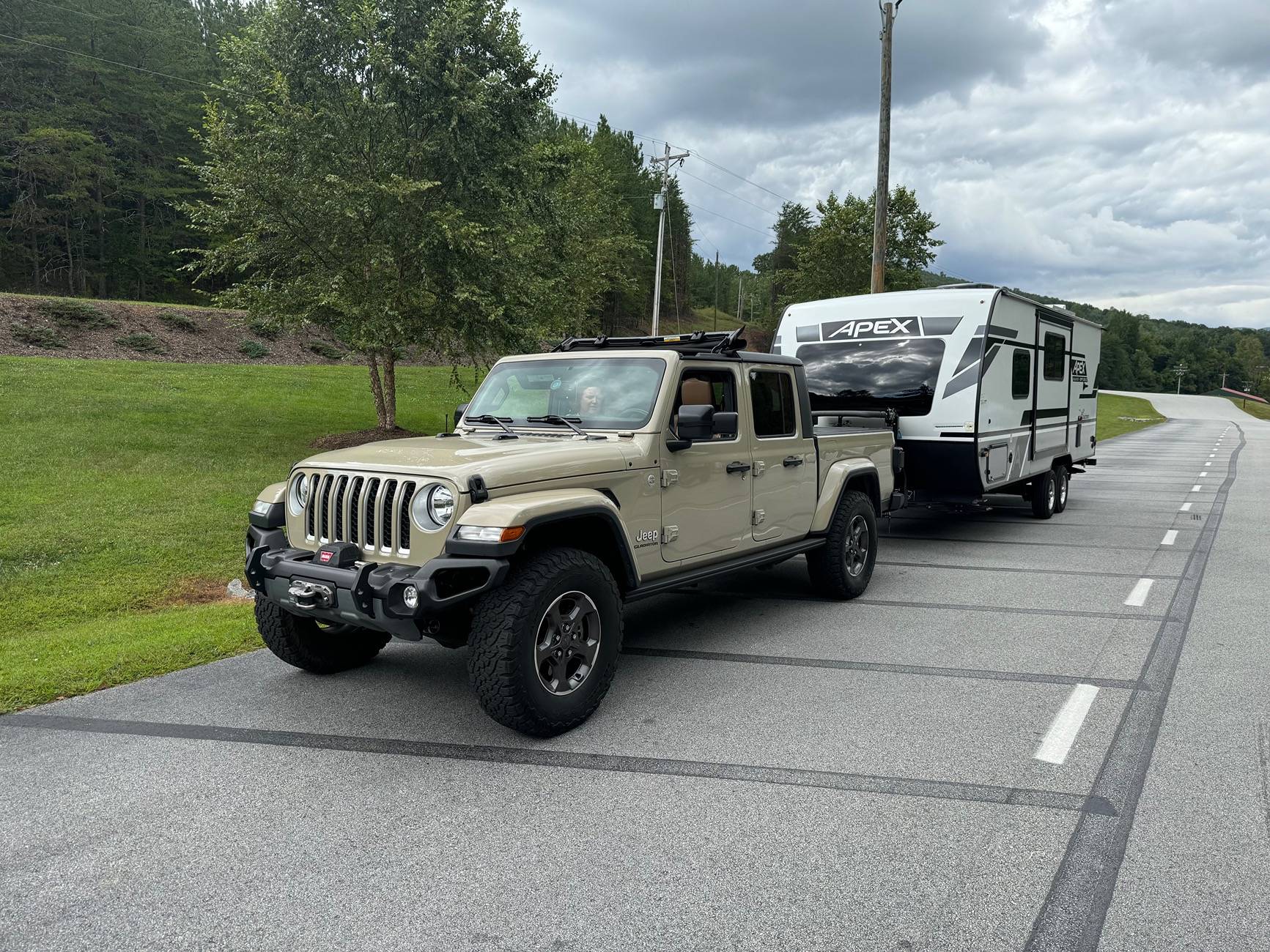 Jeep Gladiator Need a favor - stock Mojave suspension measurement IMG_3055