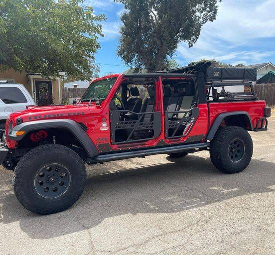 JT bumper + fender flare + running boards.jpg