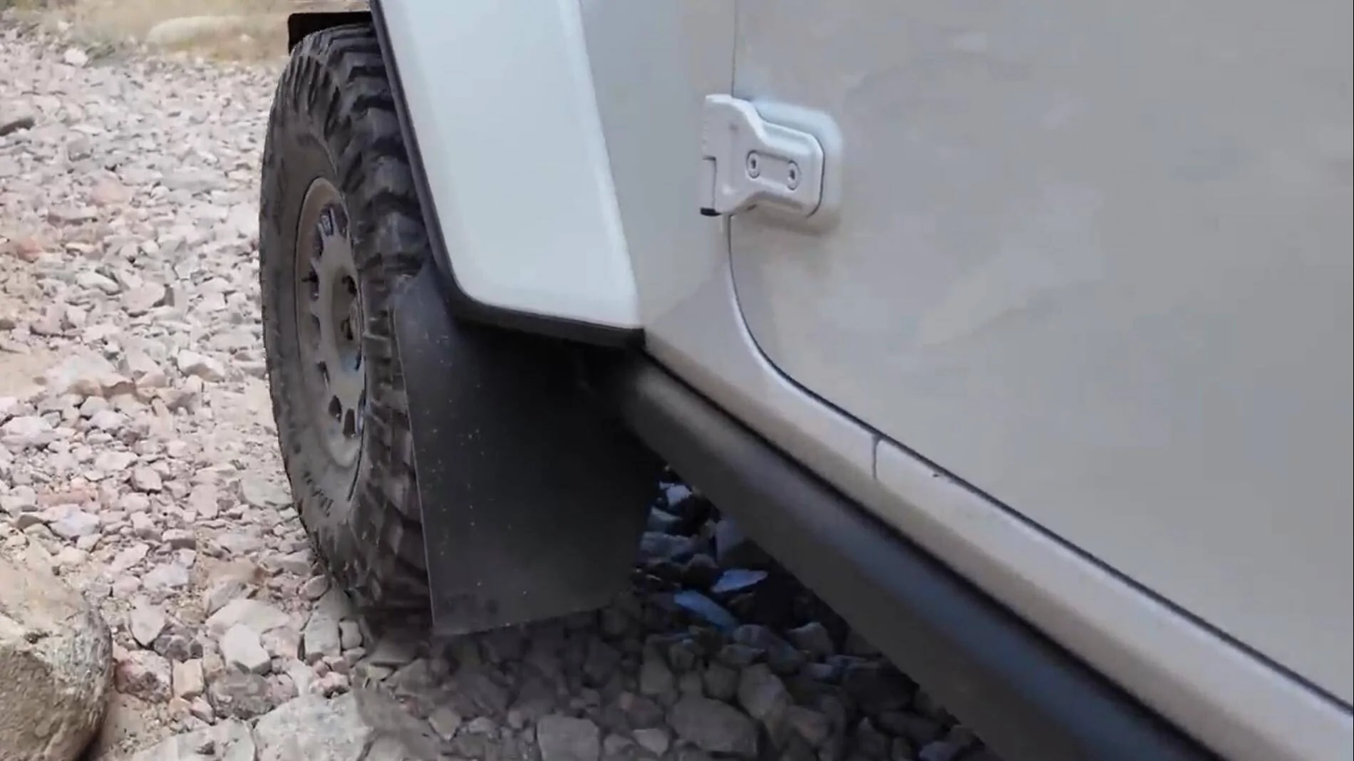 Jeep Gladiator Can anyone ID the size of these RokBlokz mudflaps? EDD80AF7-CA0D-442E-B5BA-760F5108199A