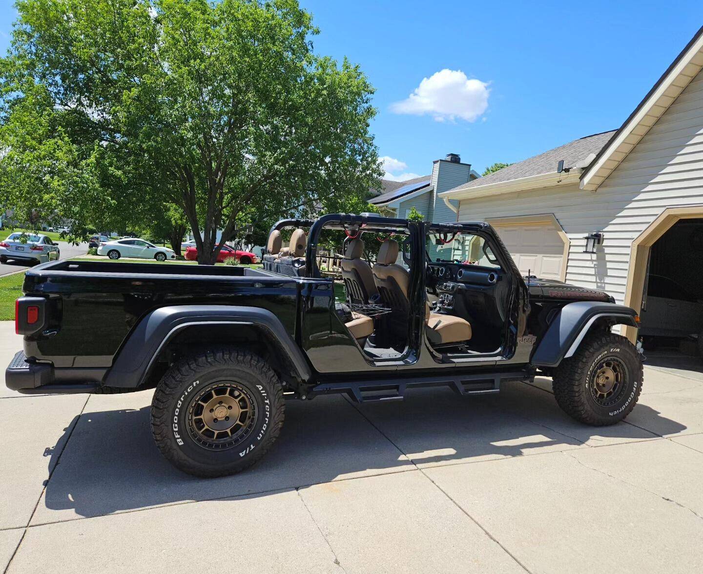Jeep Gladiator Anyone regretting your saddle/brown leather seats? 1727376647939-51