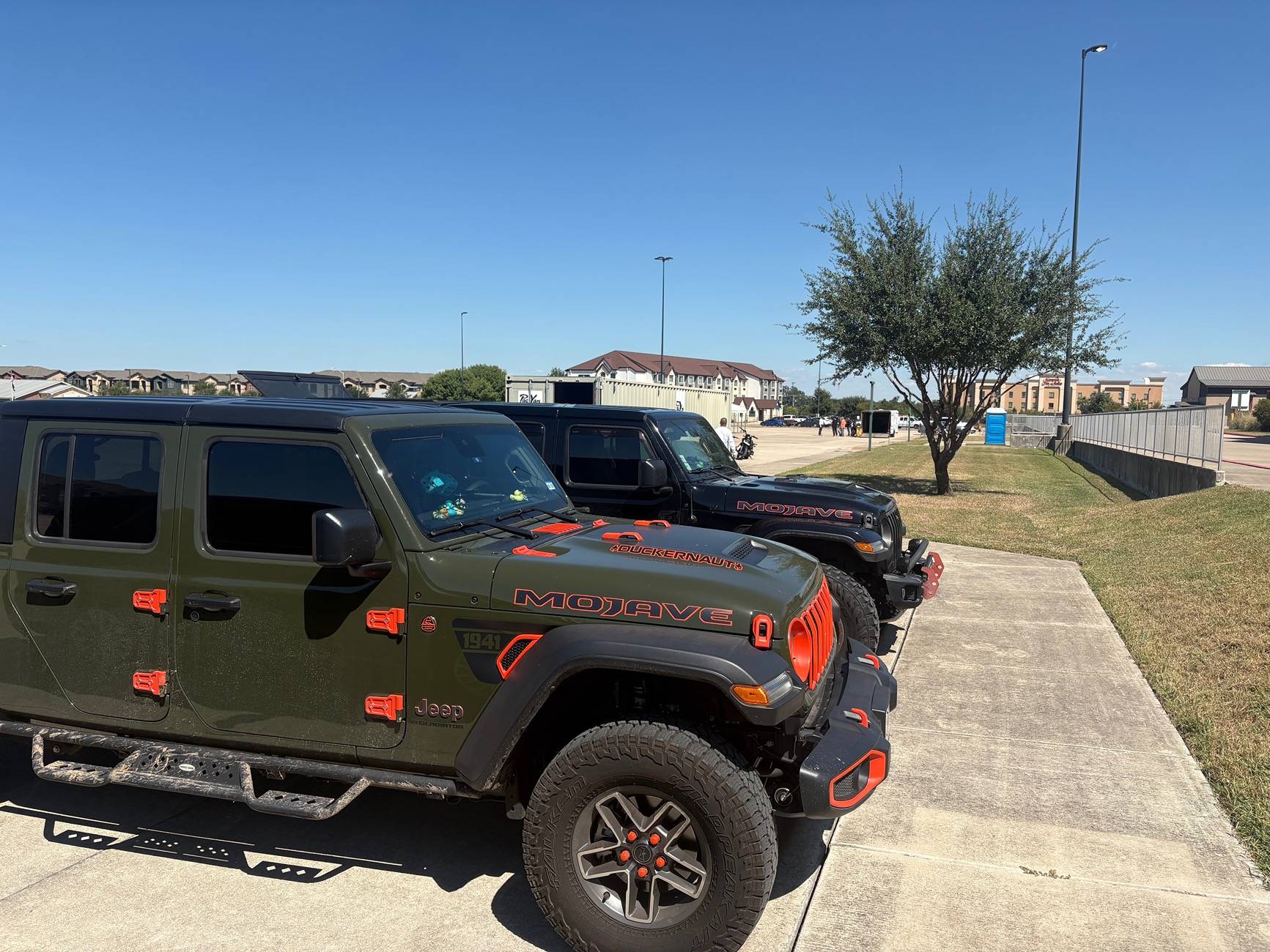 Jeep Gladiator Jeeps Parking Next To Jeeps IMG_2020