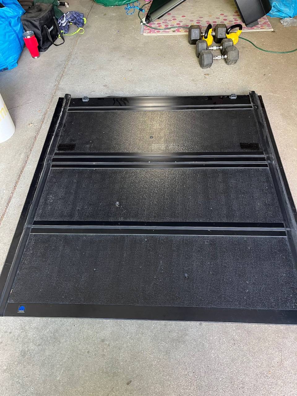 Jeep Gladiator Mopar Tri-Fold Tonneau Cover $50 IMG_2093