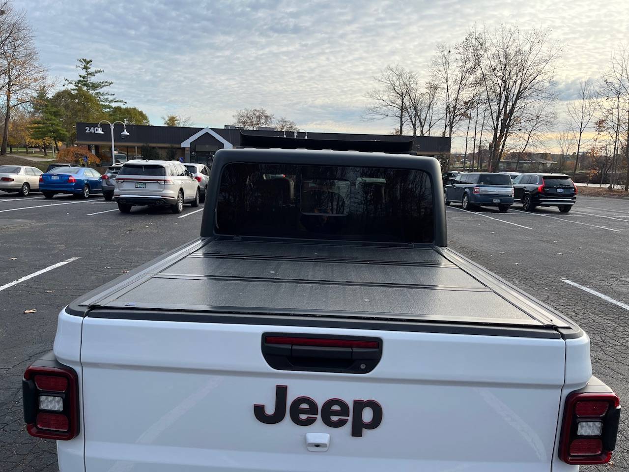 Jeep Gladiator Mopar Tri-Fold Tonneau Cover $50 IMG_1087