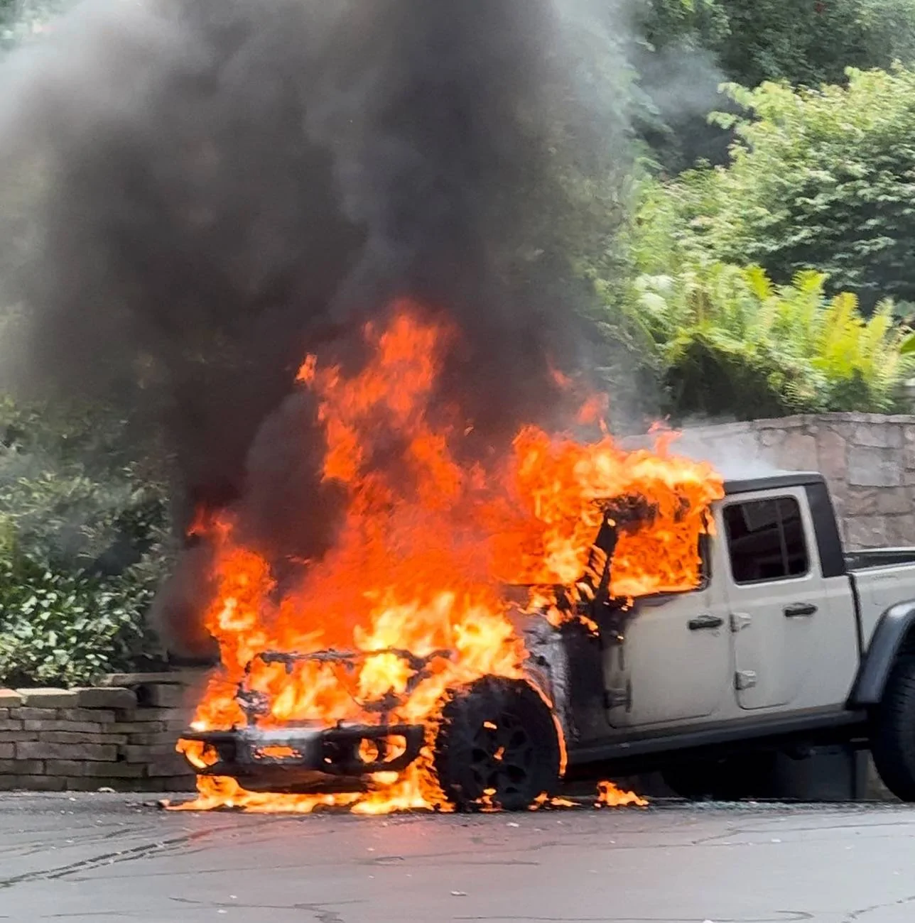 Jeep Gladiator My 2022 Gladiator burned down... how? IMG_3192