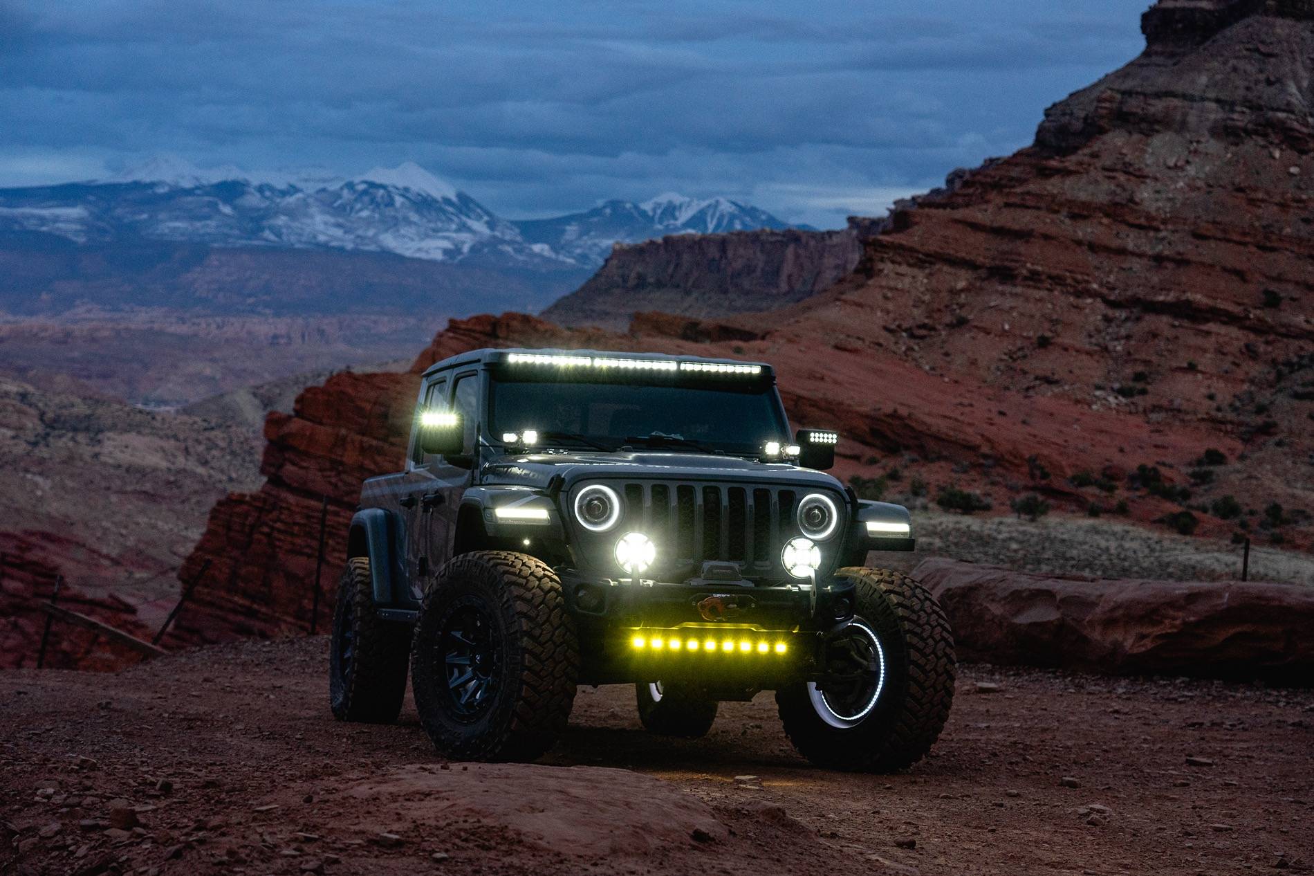 Jeep Gladiator New to the forum, new to jeeps… need help figuring out replacement headlights. DSC09967