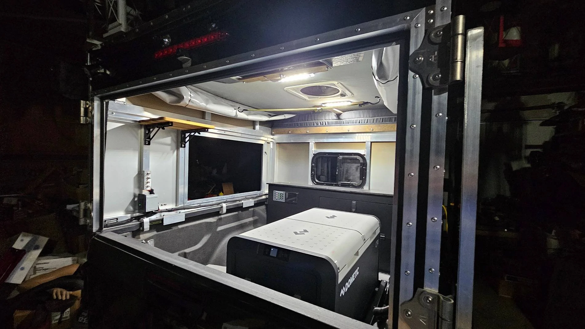 Jeep Gladiator OVRLND Camper roll call 20240930_185444