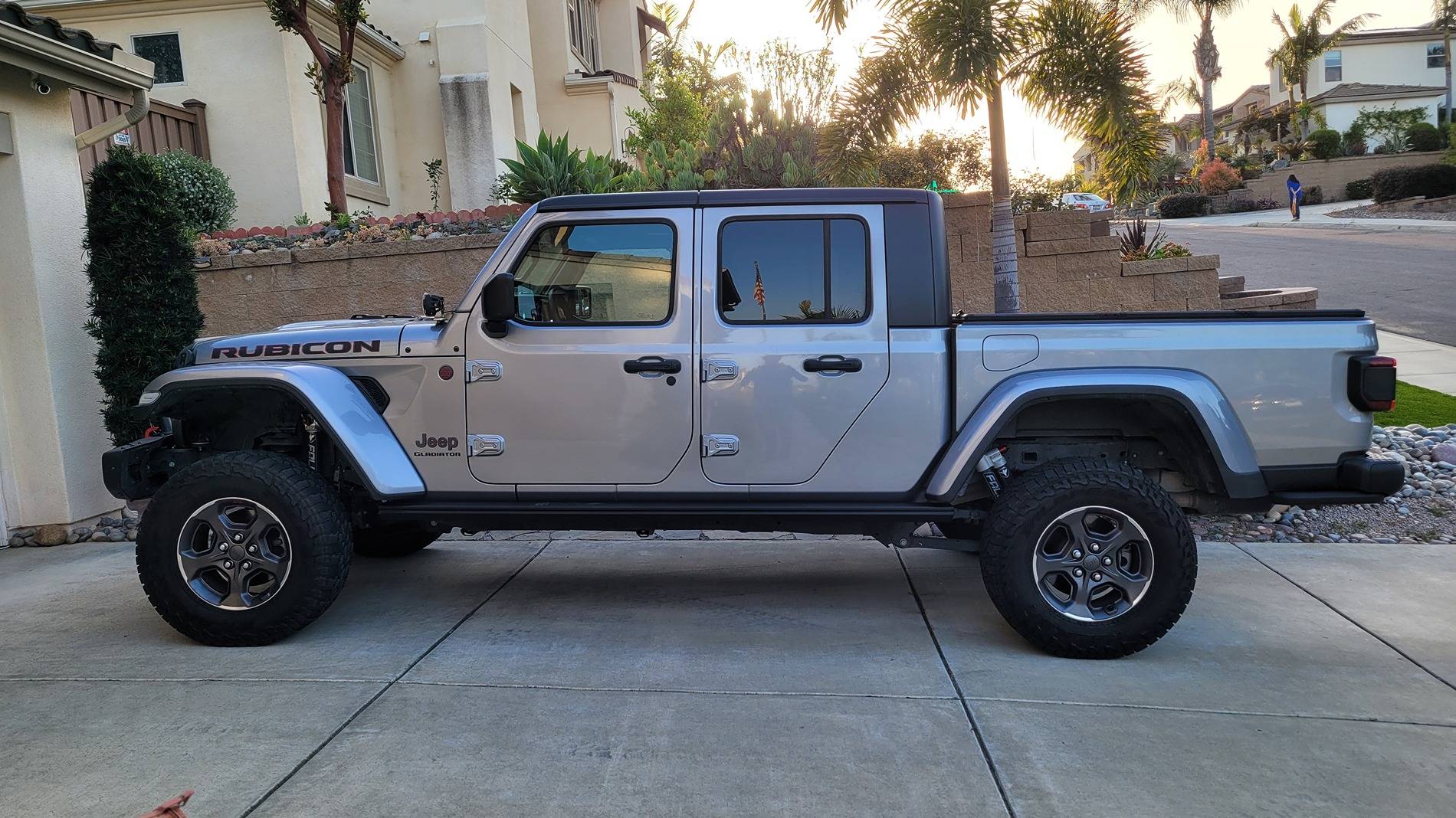 Jeep Gladiator Photo Request: 2 inch lift w/ 33inch tires 20230424_183644