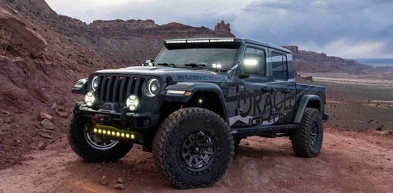 Jeep Gladiator 🚨Product of the Week🚨 ORACLE Integrated LED Light Bar for Jeep Gladiator JT ORACLE_Lighting_Integrated_Lightbar_JT