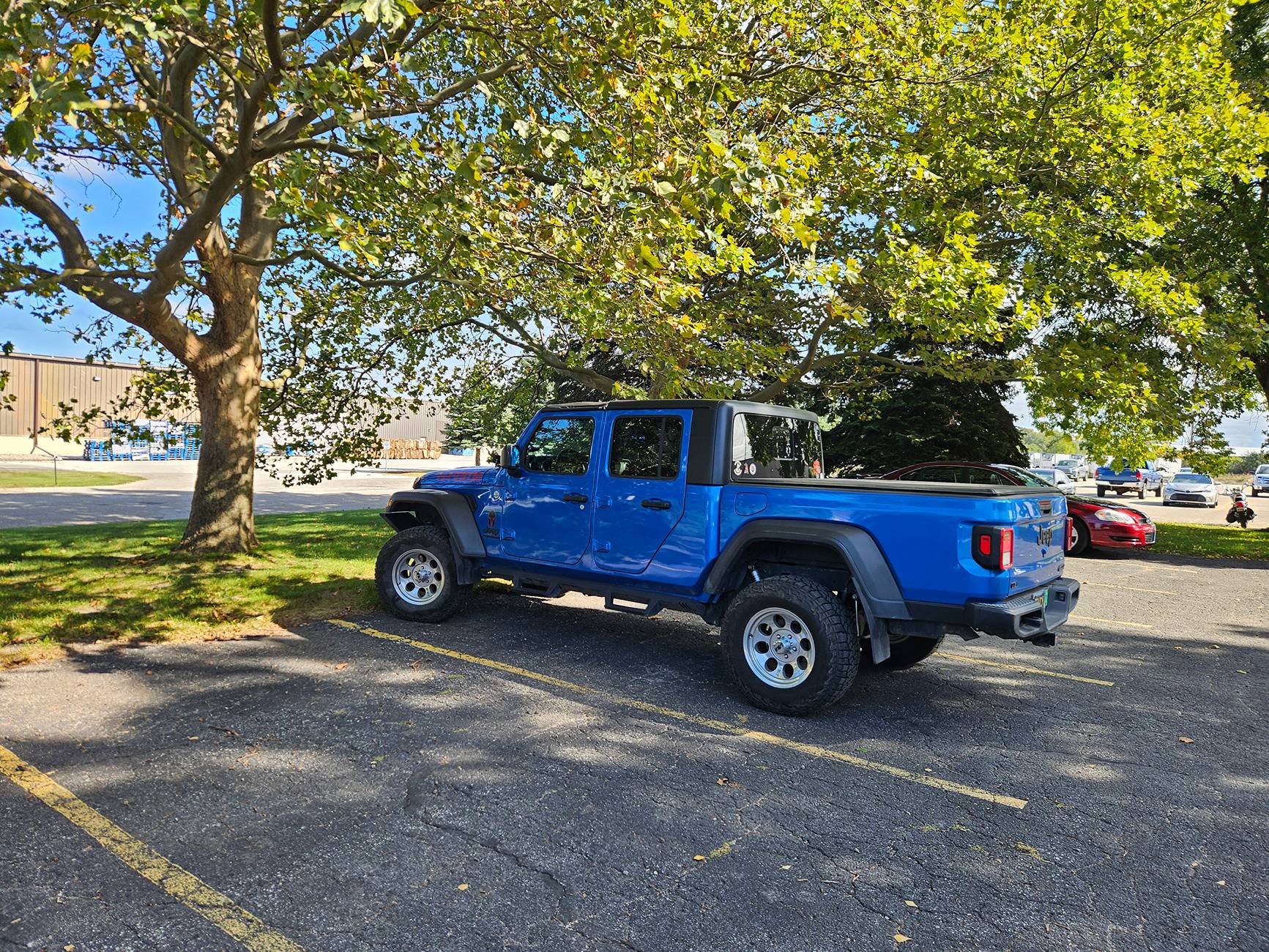 Jeep Gladiator Photo Request: 2 inch lift w/ 33inch tires 1000003426
