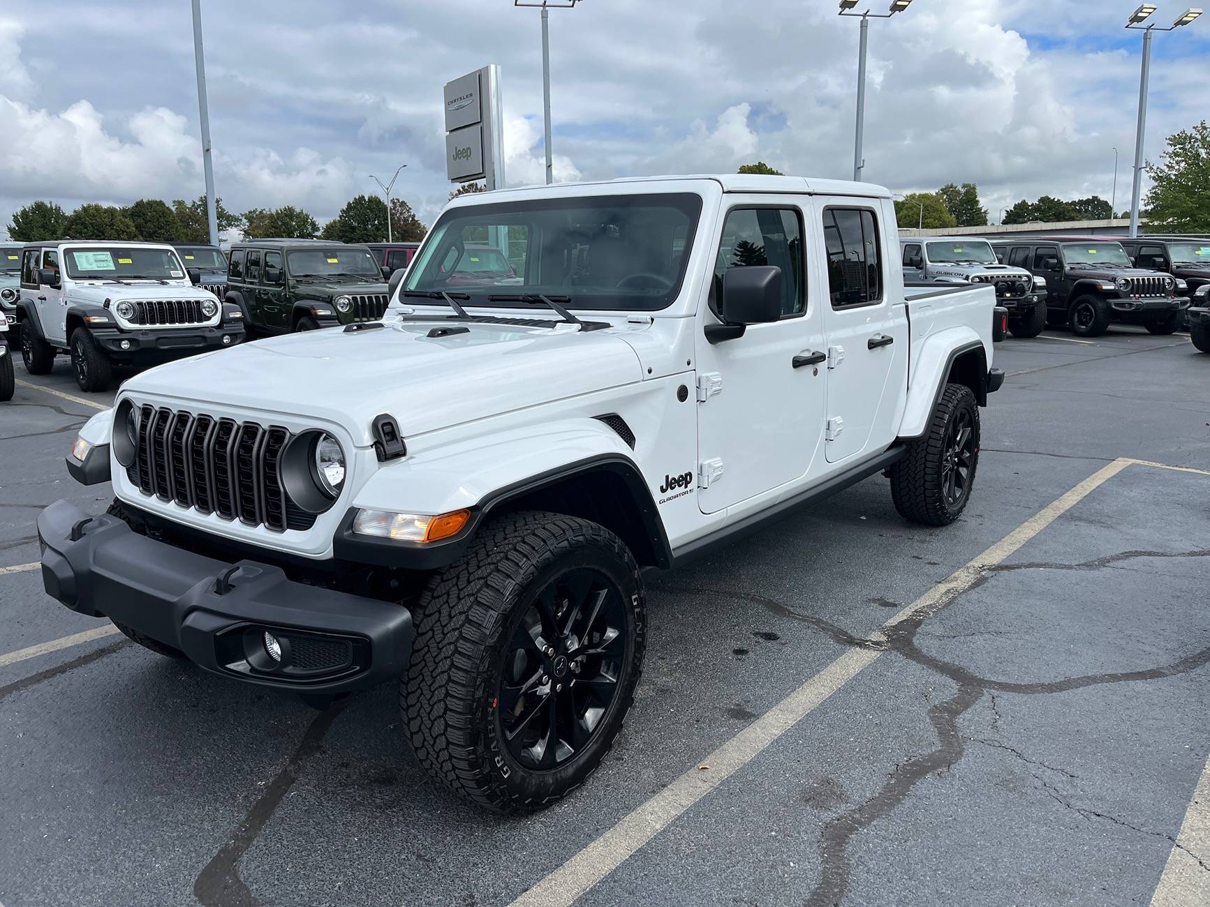 Jeep Gladiator NightHawk Owners!  Only 2000 of us. Join this elite thread ;) IMG_2417