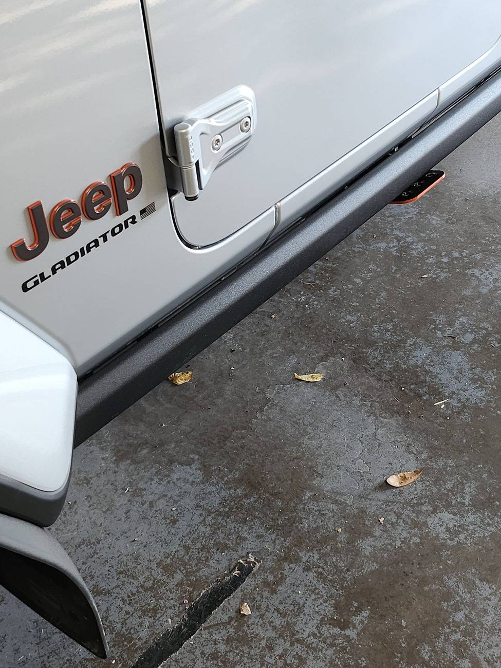 Jeep Gladiator Dropped a little paint on the Hide a step Mojaveste