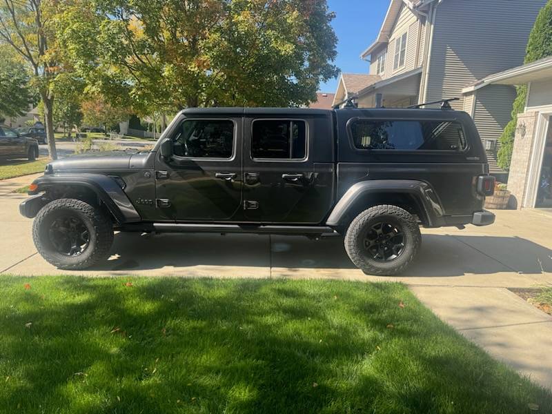 Jeep Gladiator Venturous Topper Installed IMG_1516.HEIC