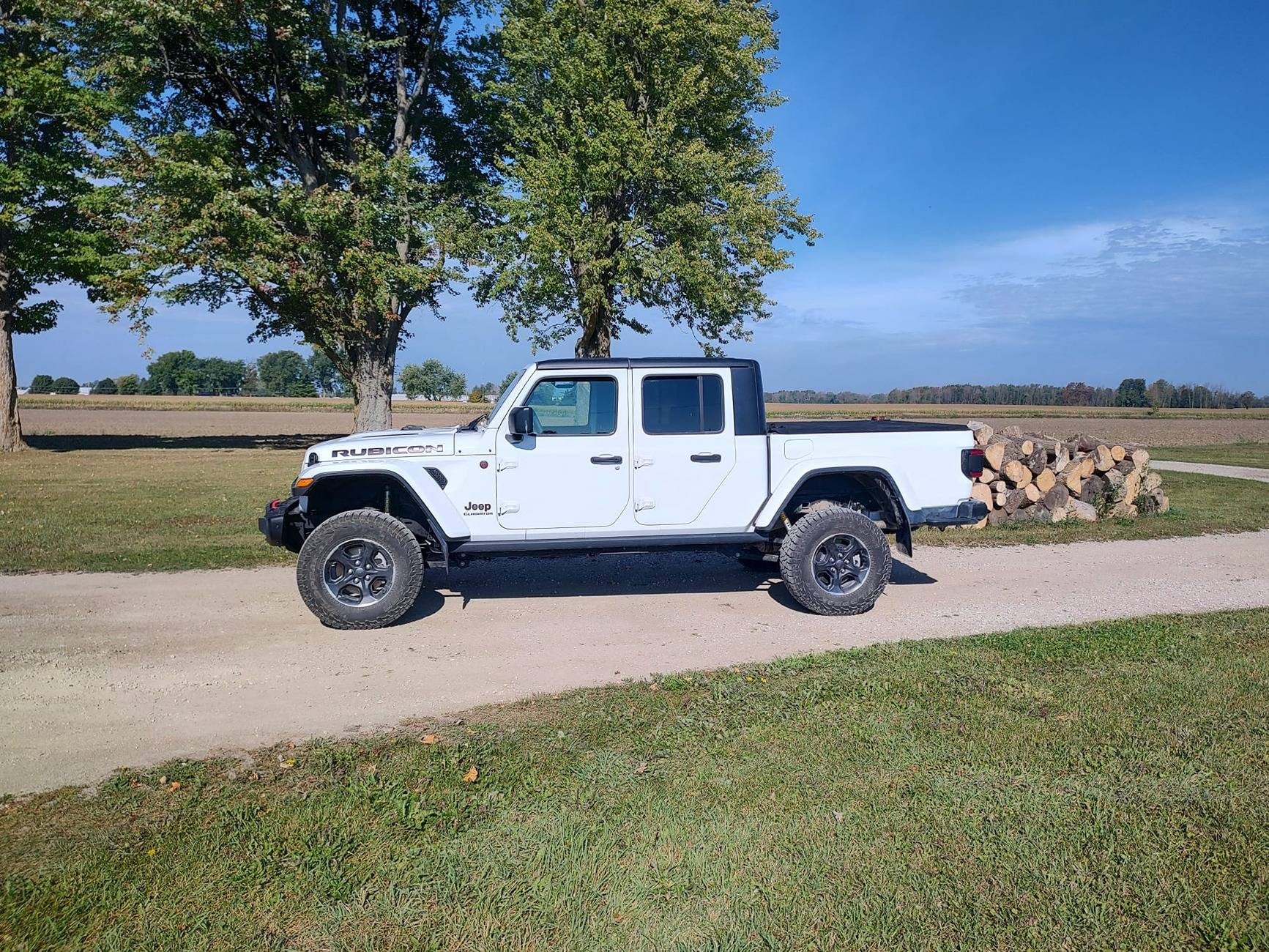 Jeep Gladiator Photo Request: 2 inch lift w/ 33inch tires AEV2.5DS