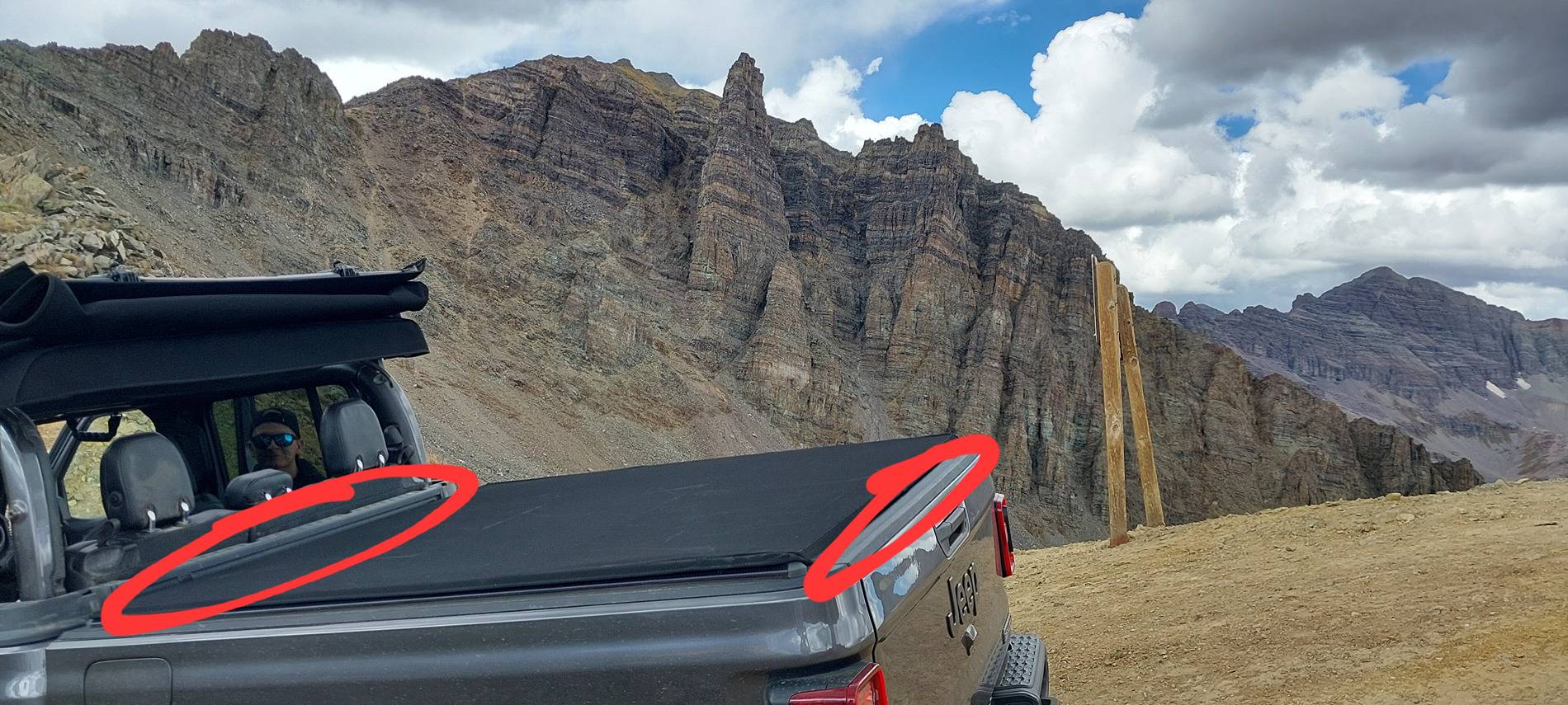 Jeep Gladiator DEAL OF A LIFETIME: Cascadia CVT tents nearly 90% off 1000004587