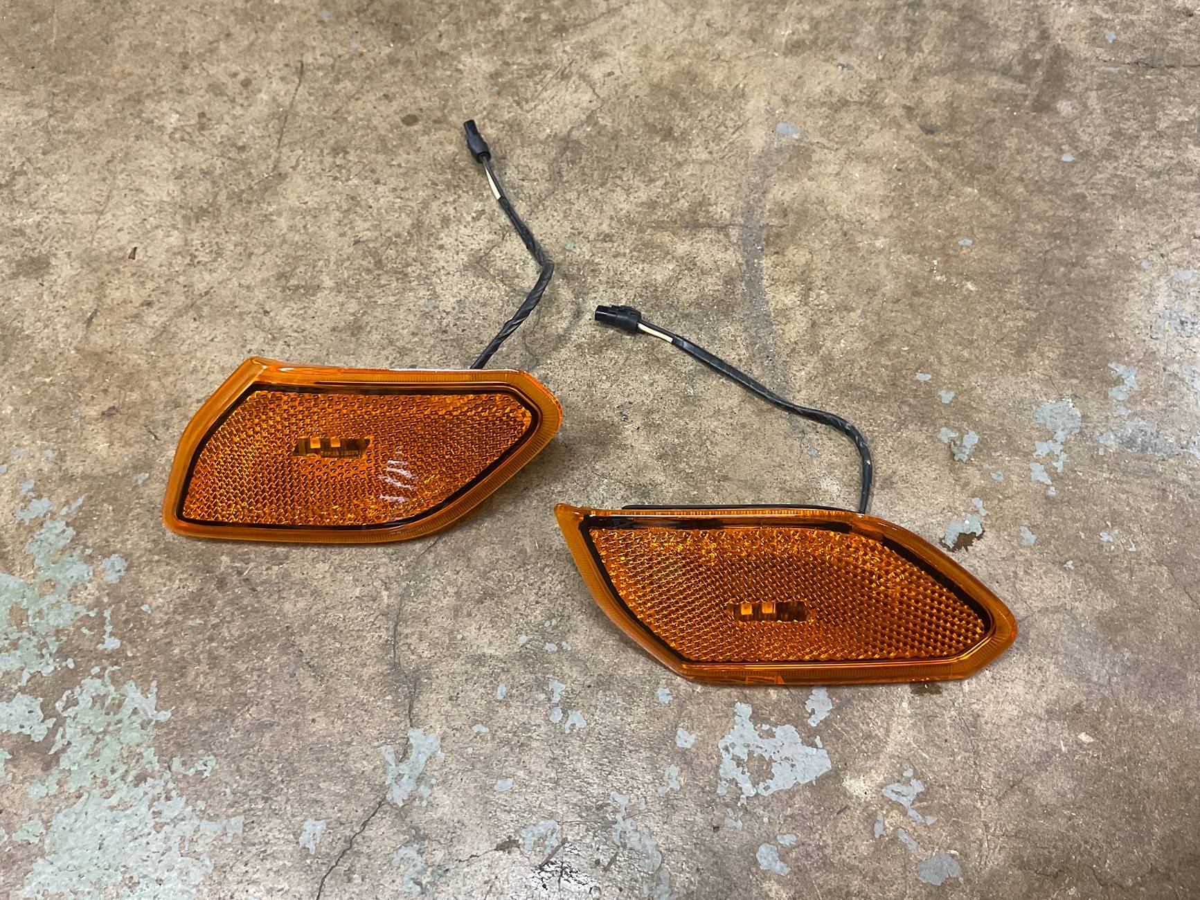 Jeep Gladiator Front Halogen Marker/Turn Assemblies image