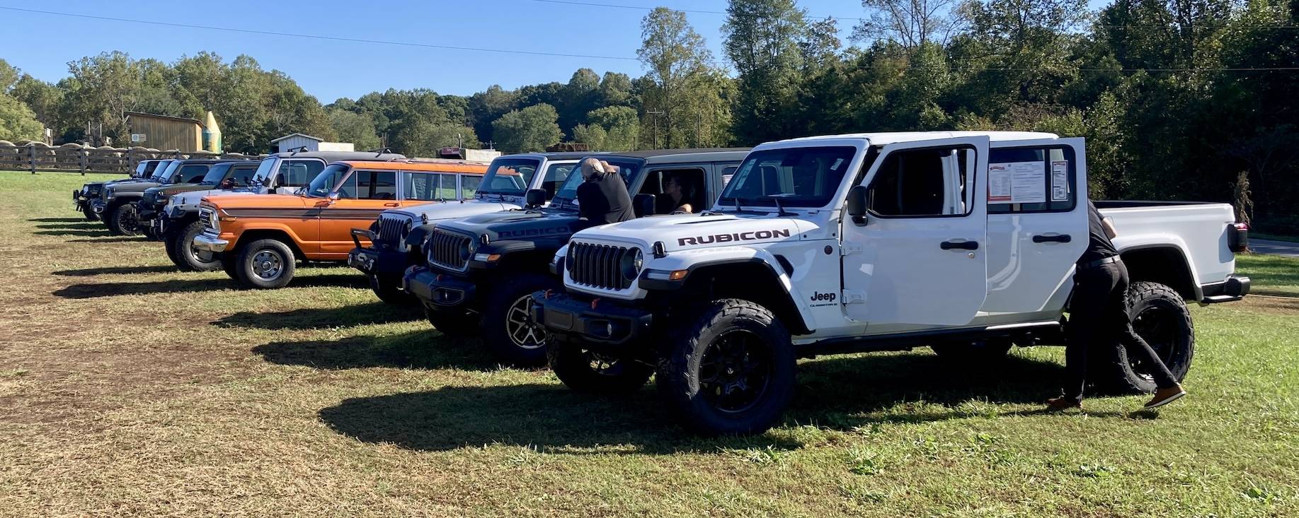 Jeep Gladiator Jeeps Parking Next To Jeeps Corn Maze_sm