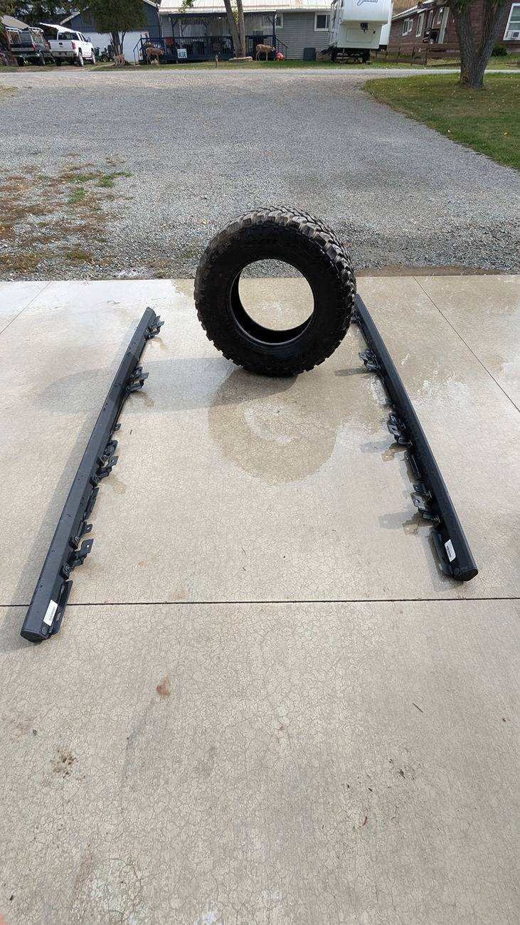 Jeep Gladiator Jeep Gladiator Rubicon Rock Rails / Factory Spare PXL_20240929_175423813.MP (1)