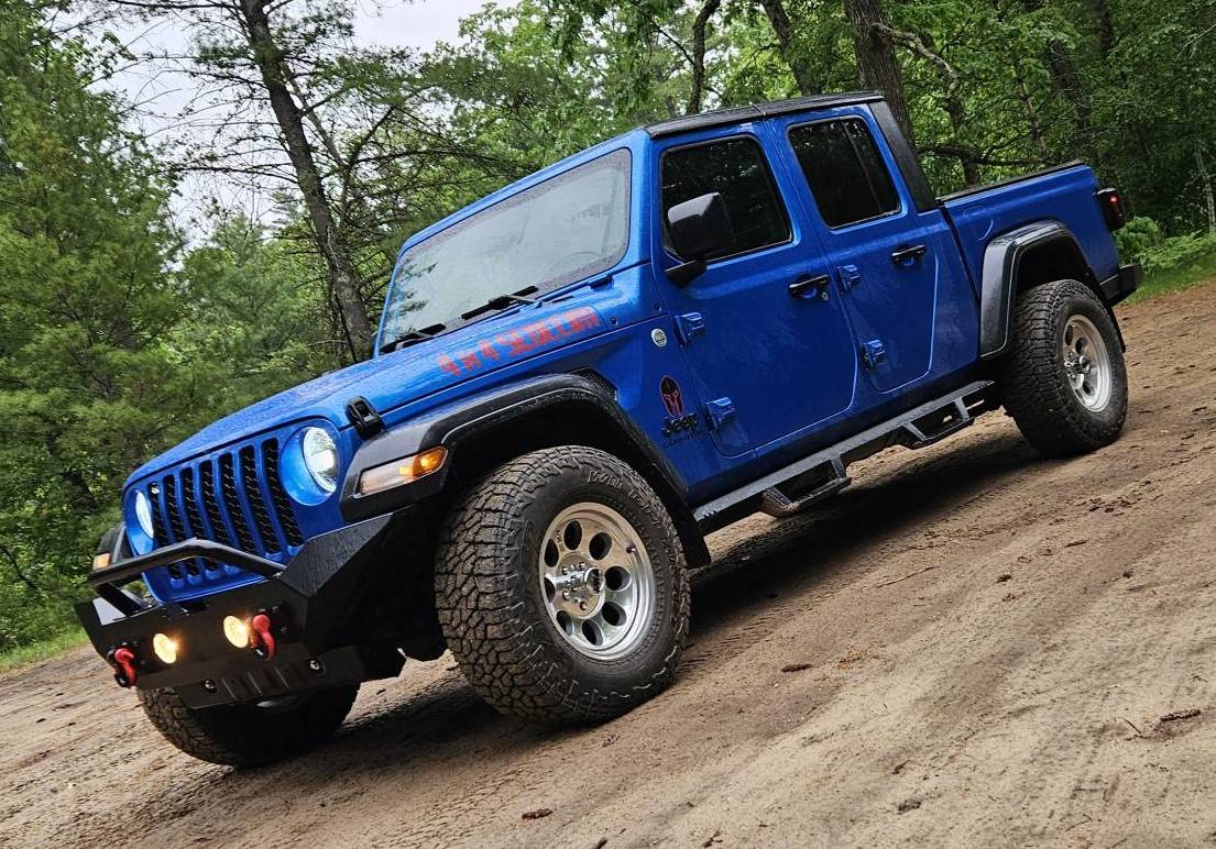 Jeep Gladiator White CJ retro wheels on a Sarge Green Gladiator 1000002892