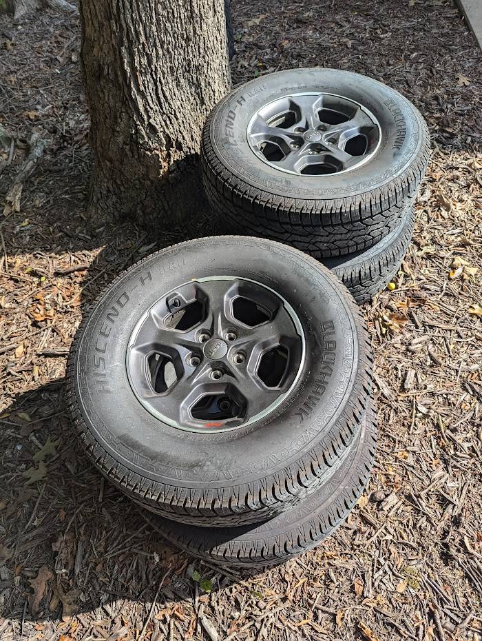 Jeep Gladiator Rubicon Wheels & Tires PXL_20240922_150758053