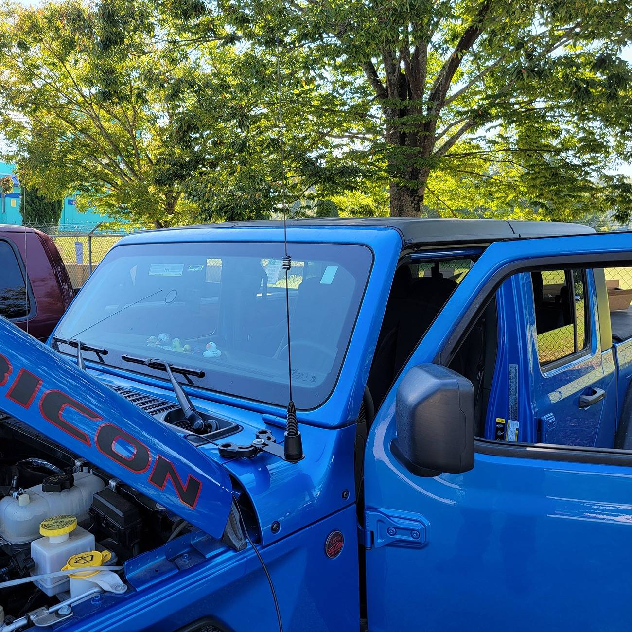 Jeep Gladiator MY GMRS radio build and installation. JEEP-DISTANT