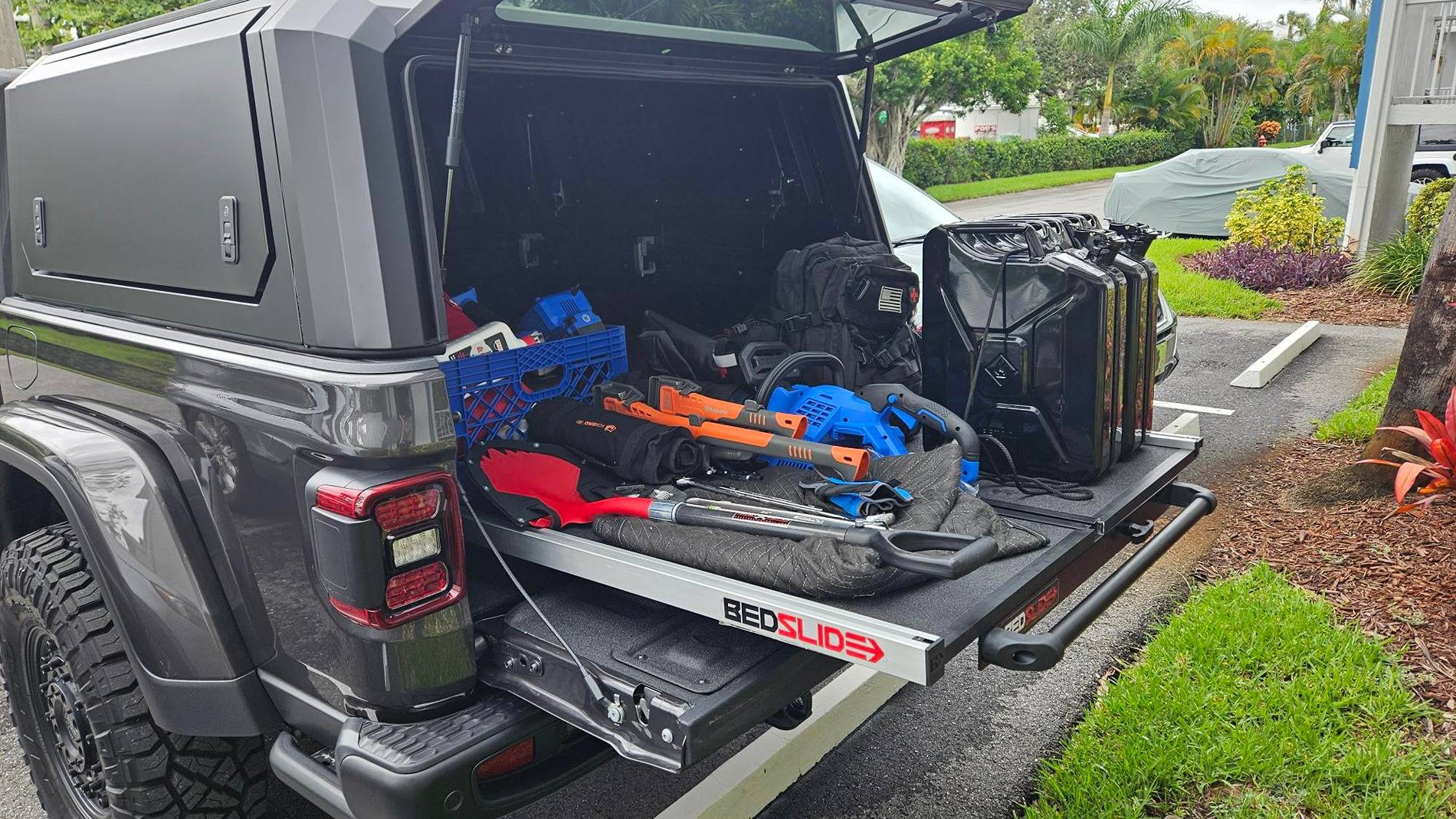 Jeep Gladiator 2024 Mojavicon to be Bed Slide Hurricane Supplies