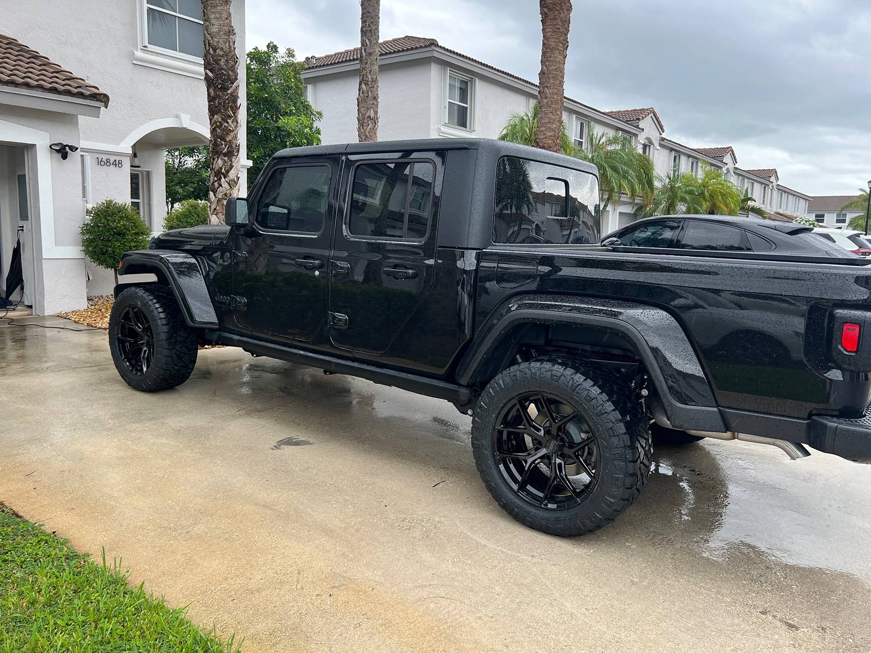 Jeep Gladiator 33x12.5x17 Tires on Gladiator Sport Nighthawk with Wide Axles IMG_9664