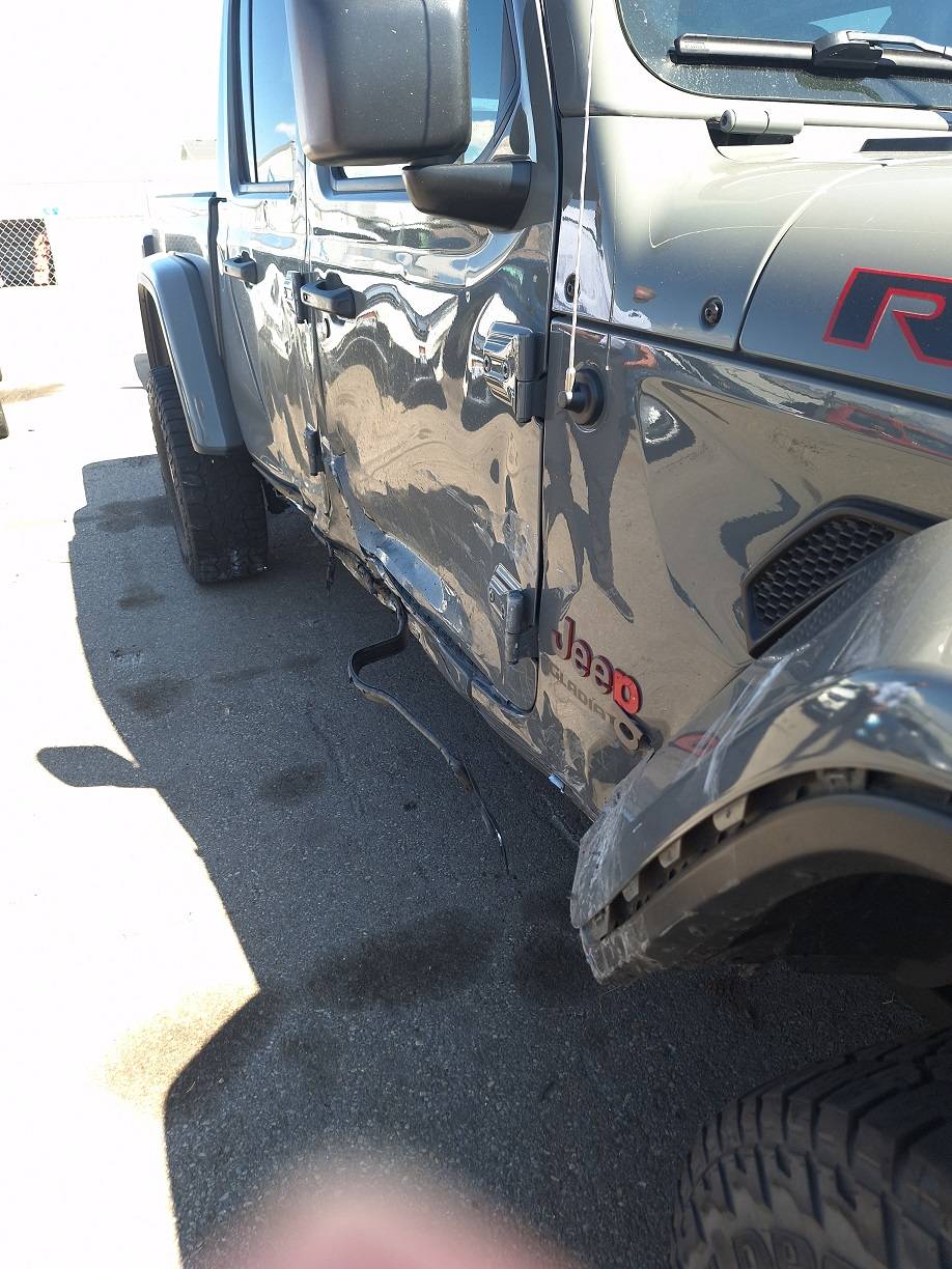 Jeep Gladiator Dont go cheap on rock rails (traffic accident) small 1