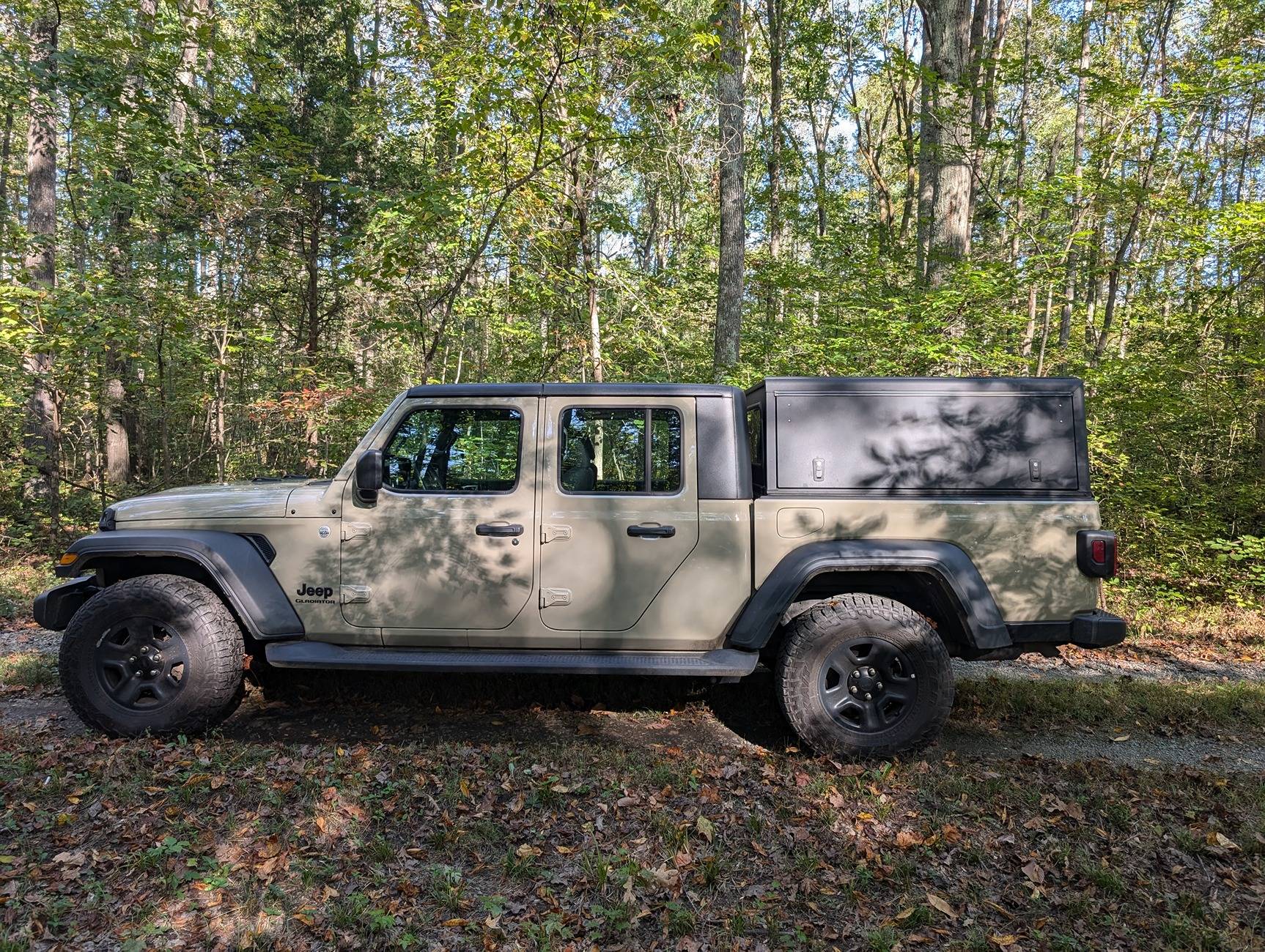 Jeep Gladiator Alu-cab Canopy - $2000 obo PXL_20241010_194534164