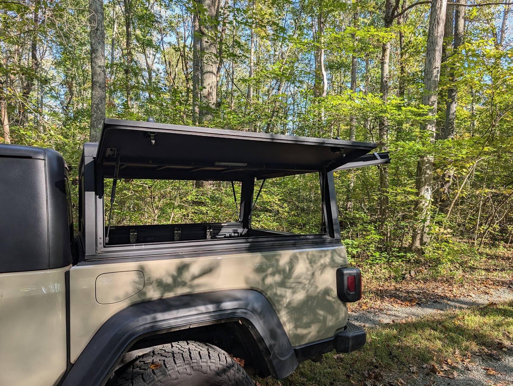 Jeep Gladiator Alu-cab Canopy - $2000 obo PXL_20241010_194625310