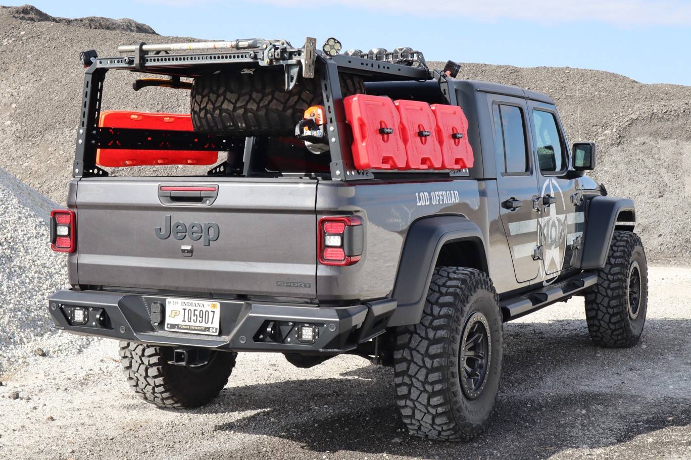 Bed Rack Tire Mt4.jpg