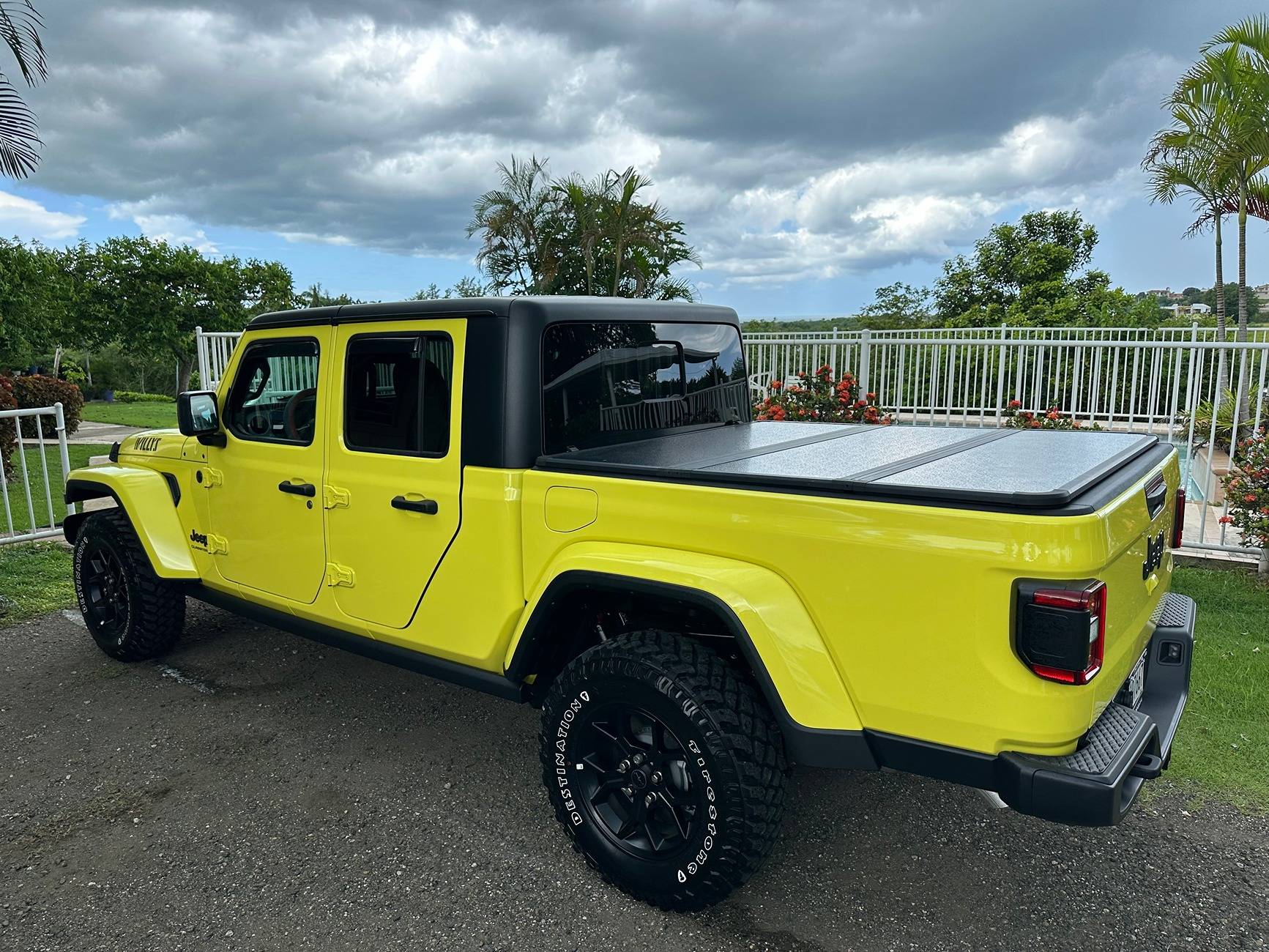 Jeep Gladiator HIGH VELOCITY YELLOW Gladiator JT Club ImportedPhoto.750518943.092491