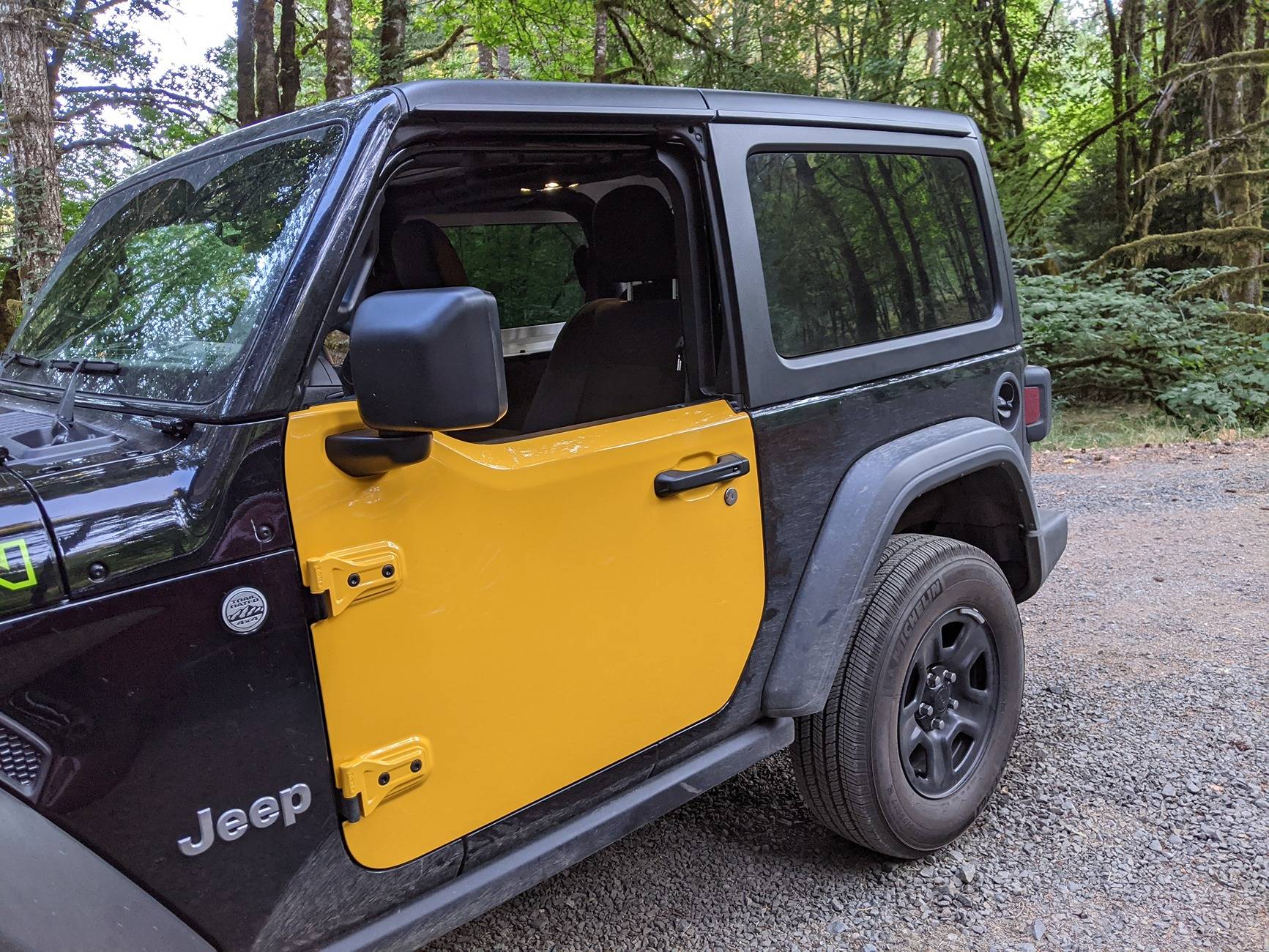 Jeep Gladiator 2023 sport w/ 392 half doors PXL_20210809_015219175