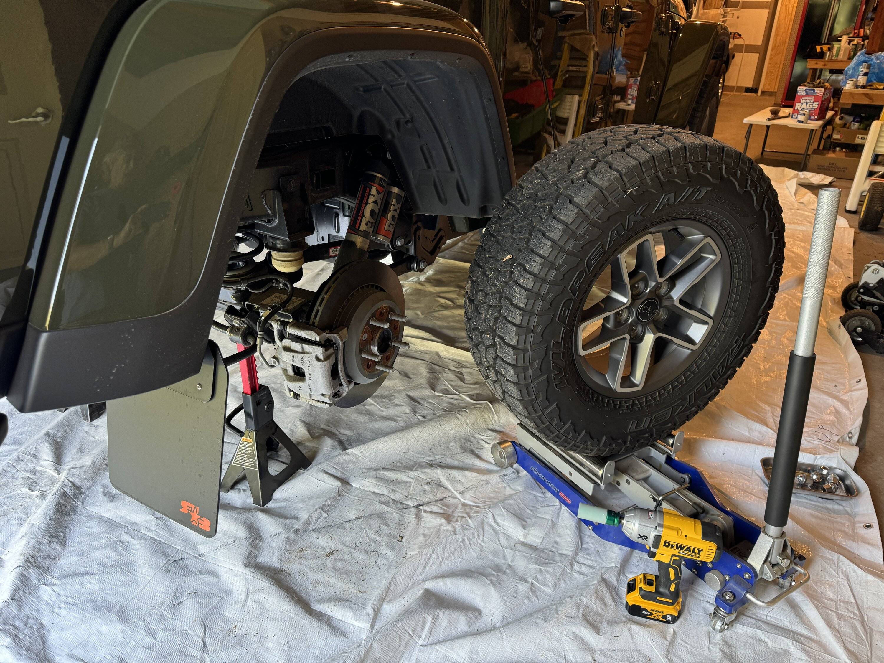Jeep Gladiator Tire/wheel handling:  Another use for an ATV lift IMG_8378.JPG