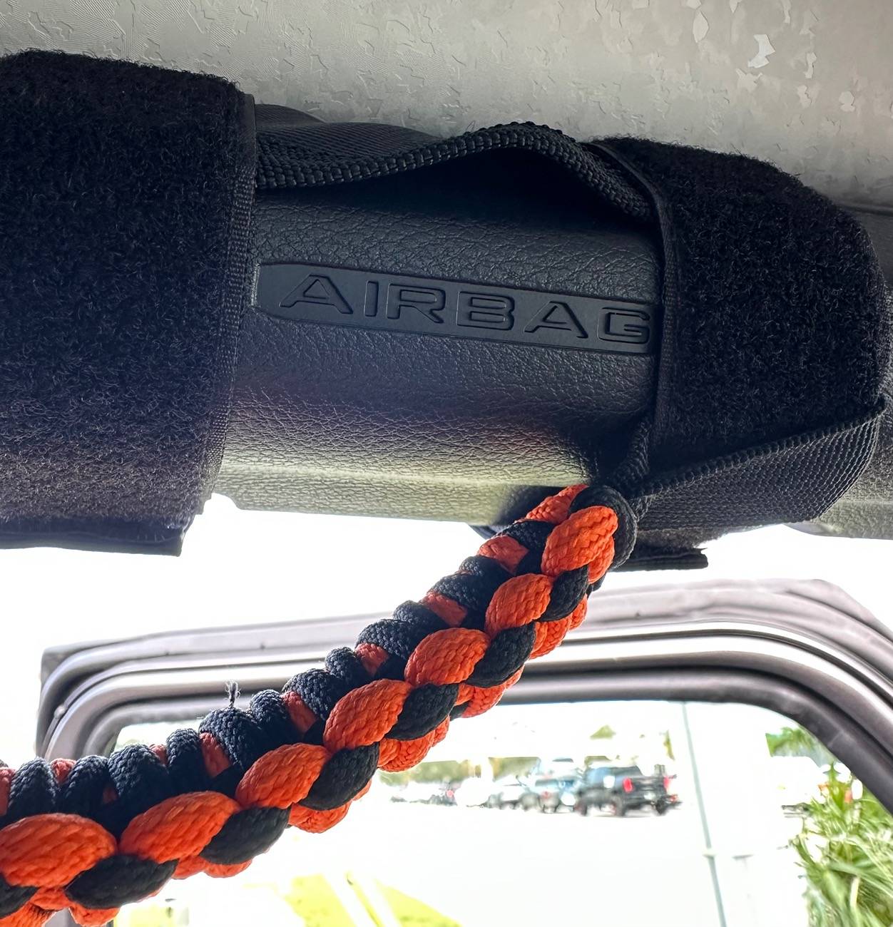 Jeep Gladiator Side-curtain airbags and grab handles IMG_9866