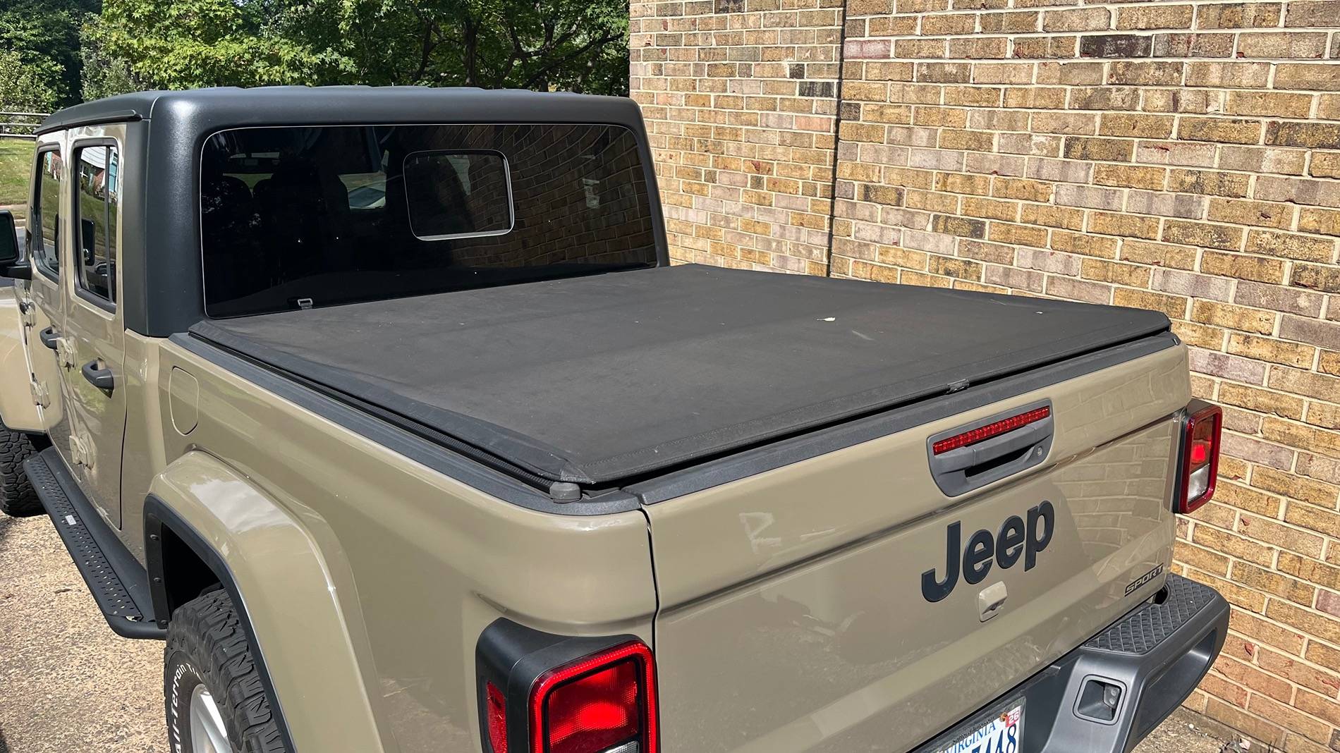 Jeep Gladiator Besttop roll up tonneau cover IMG_3171