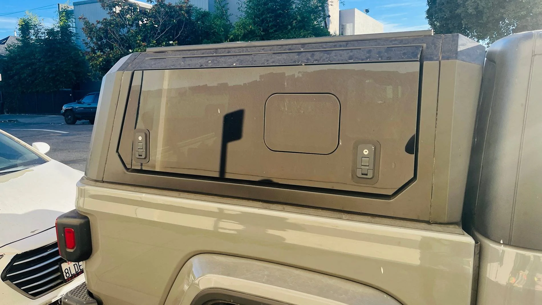 Jeep Gladiator Sunrider, Sport Bar, Subwoofer, + more IMG_9843