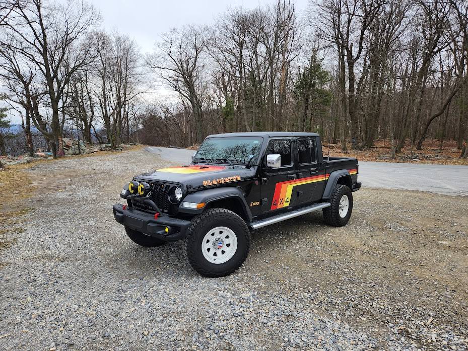 Jeep Gladiator Black JT with white retro CJ wheels, any pics? 20230312_130950