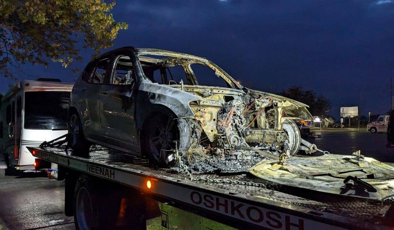 Jeep Gladiator US investigating 781K Jeeps over underhood fire reports (Wrangler & Gladiator) -- power steering pump electrical connector issue 1729264779527-3r