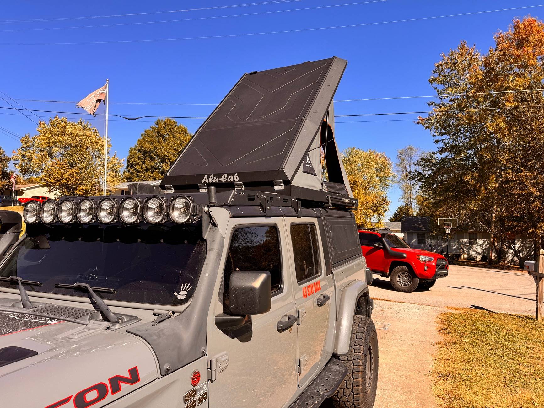 Jeep Gladiator Alu-Cab Contour Canopy Roll Call - not Camper IMG_1543