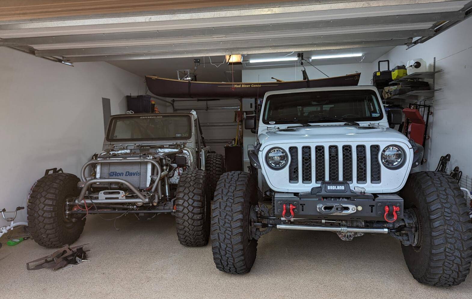 Jeep Gladiator |dev|urandom Screenshot from 2024-10-21 23-47-45