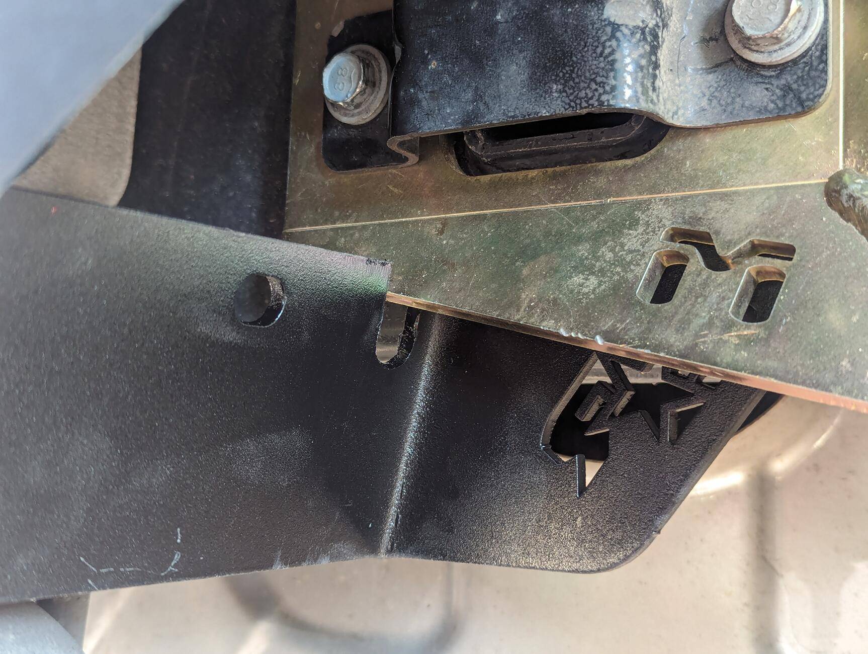 Jeep Gladiator Cracked rear sway bar mount bracket 1729621372356-bd