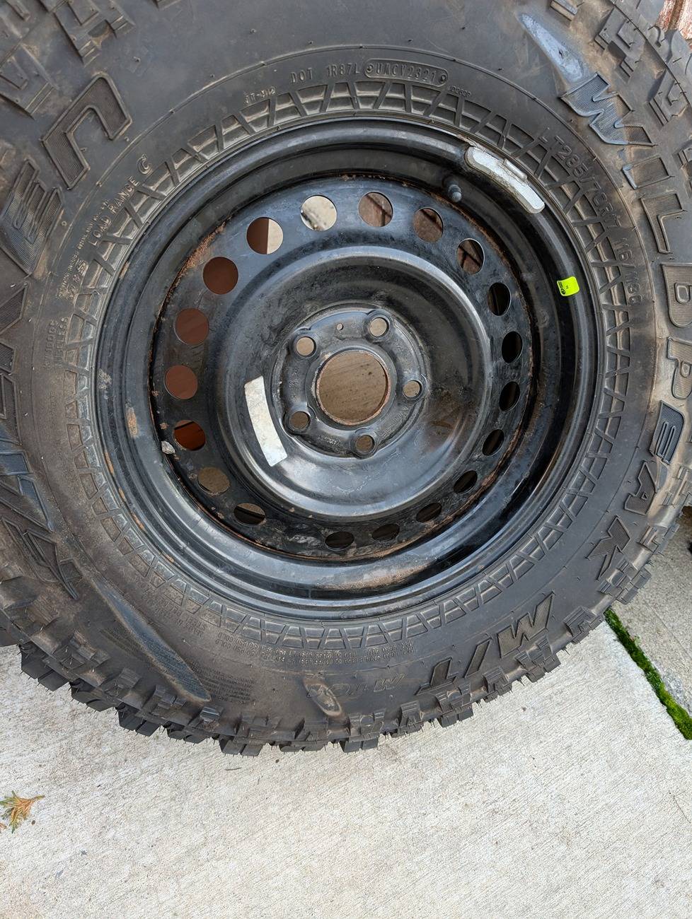Jeep Gladiator 5 Stock Falken MTs on Machined Edge Rims $475 Ohio PXL_20241022_213717083