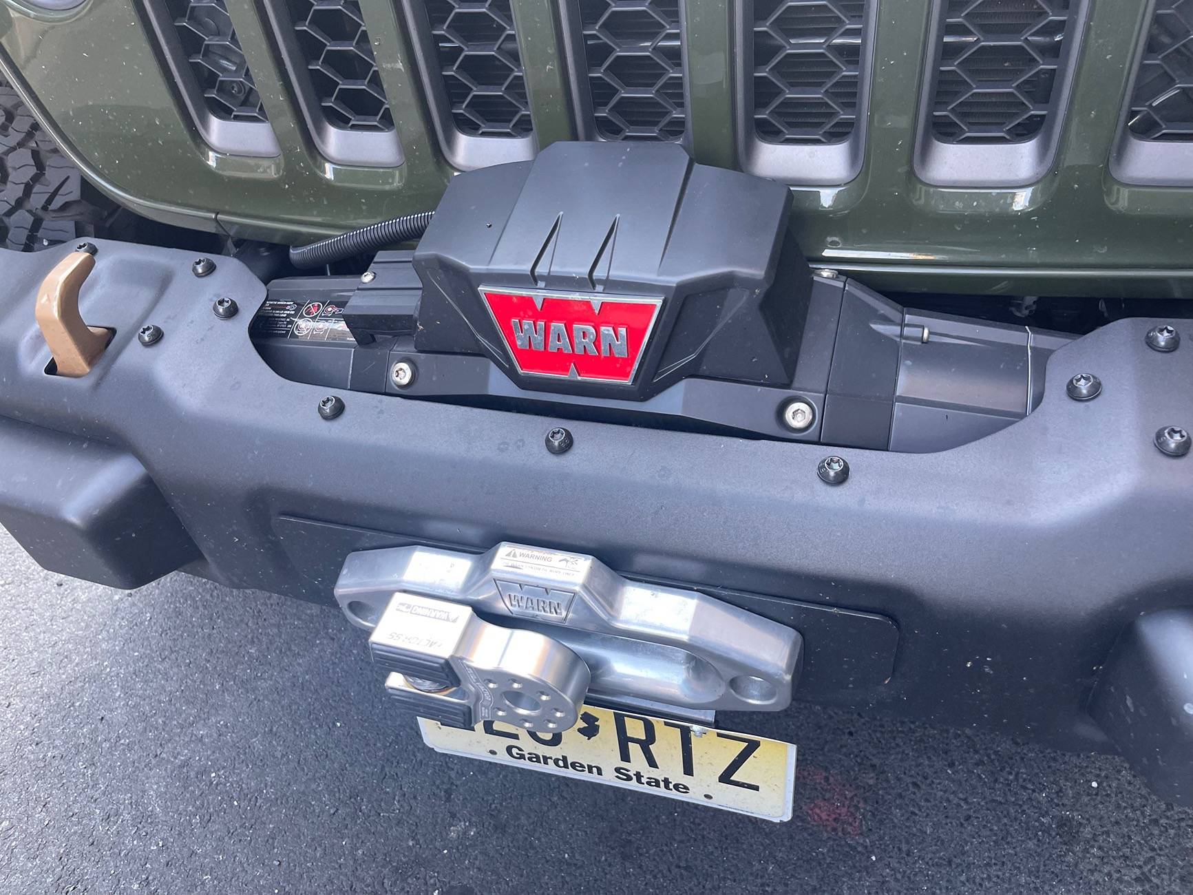 Jeep Gladiator Winch - new factory one included 2024 vs 2022 non included winches IMG_2135