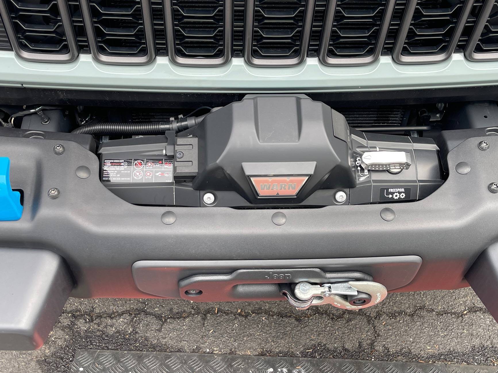 Jeep Gladiator Winch - new factory one included 2024 vs 2022 non included winches IMG_7777