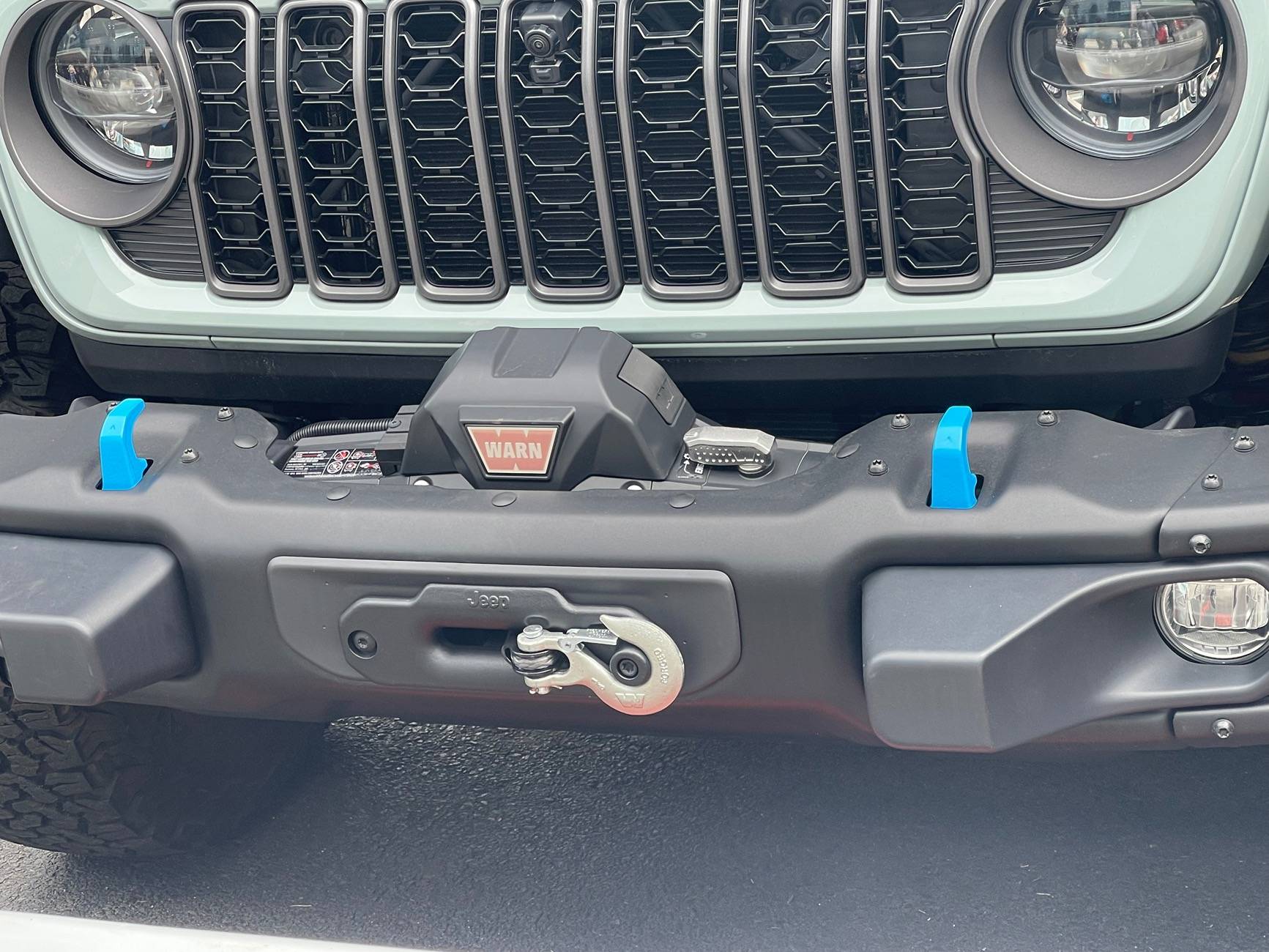 Jeep Gladiator Winch - new factory one included 2024 vs 2022 non included winches IMG_7776