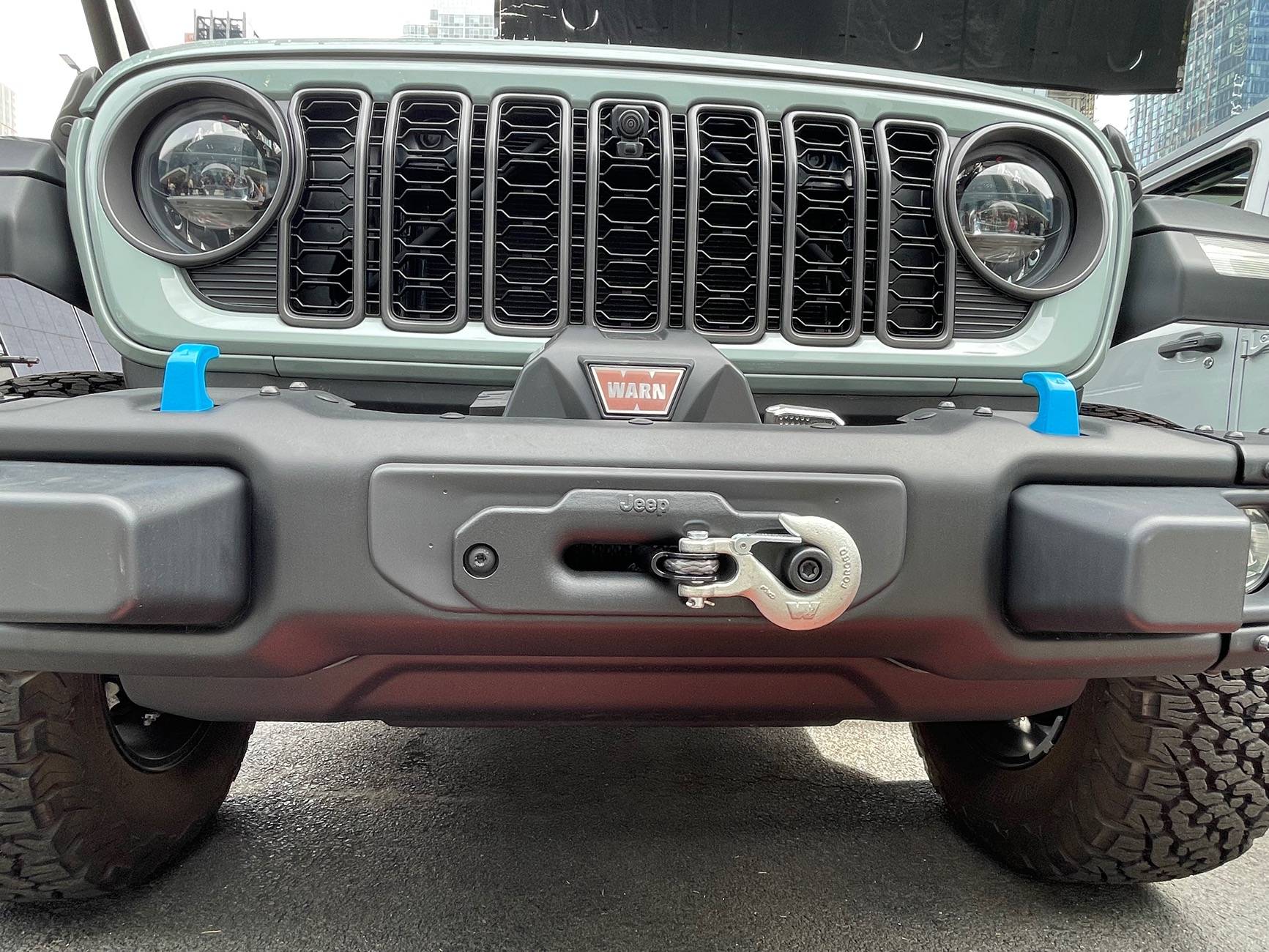 Jeep Gladiator Winch - new factory one included 2024 vs 2022 non included winches IMG_7779