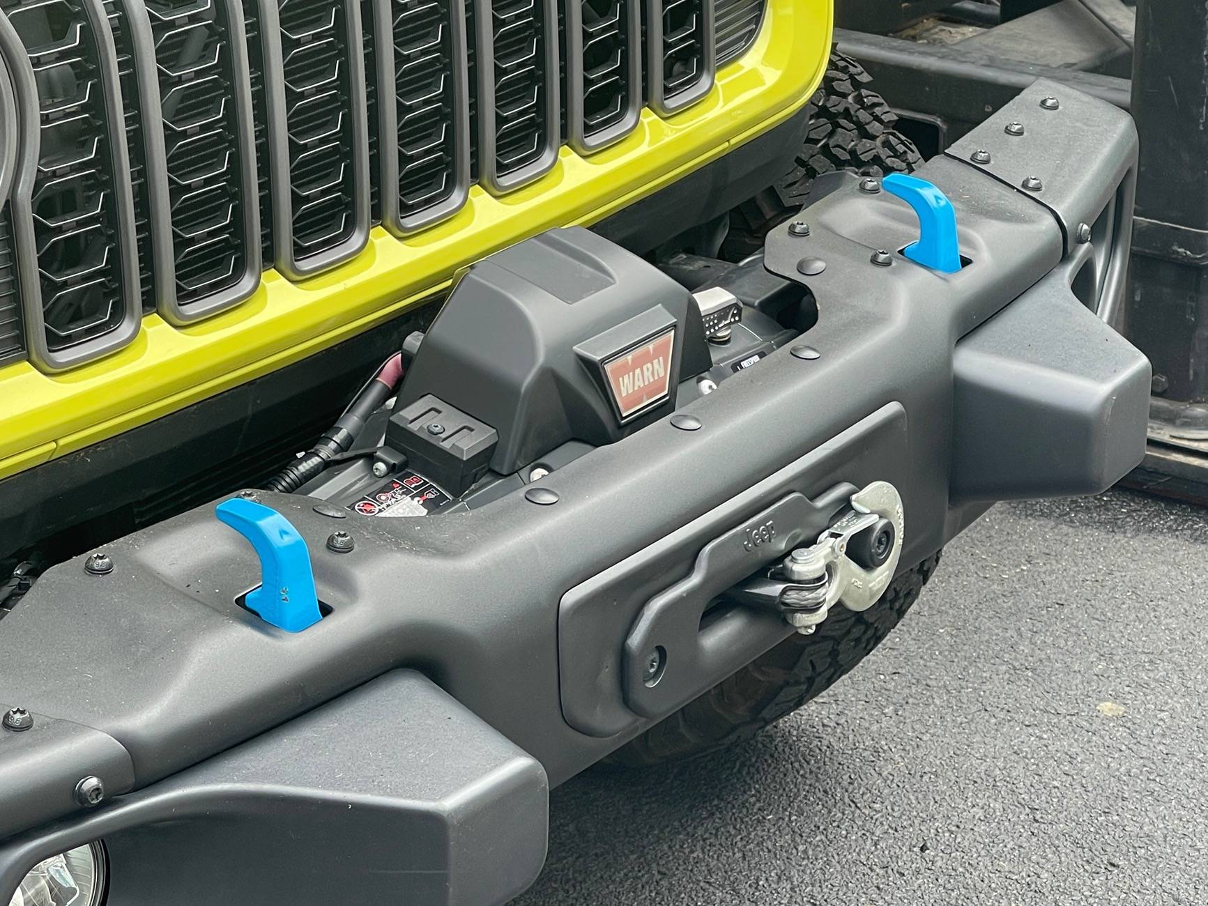 Jeep Gladiator Winch - new factory one included 2024 vs 2022 non included winches IMG_7782