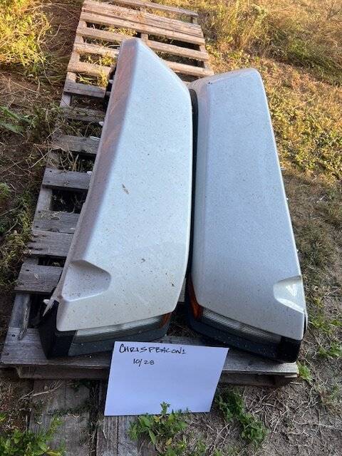 Jeep Gladiator 23 Gladiator Take-Offs Front Fenders white, Front Bumper IMG_8913